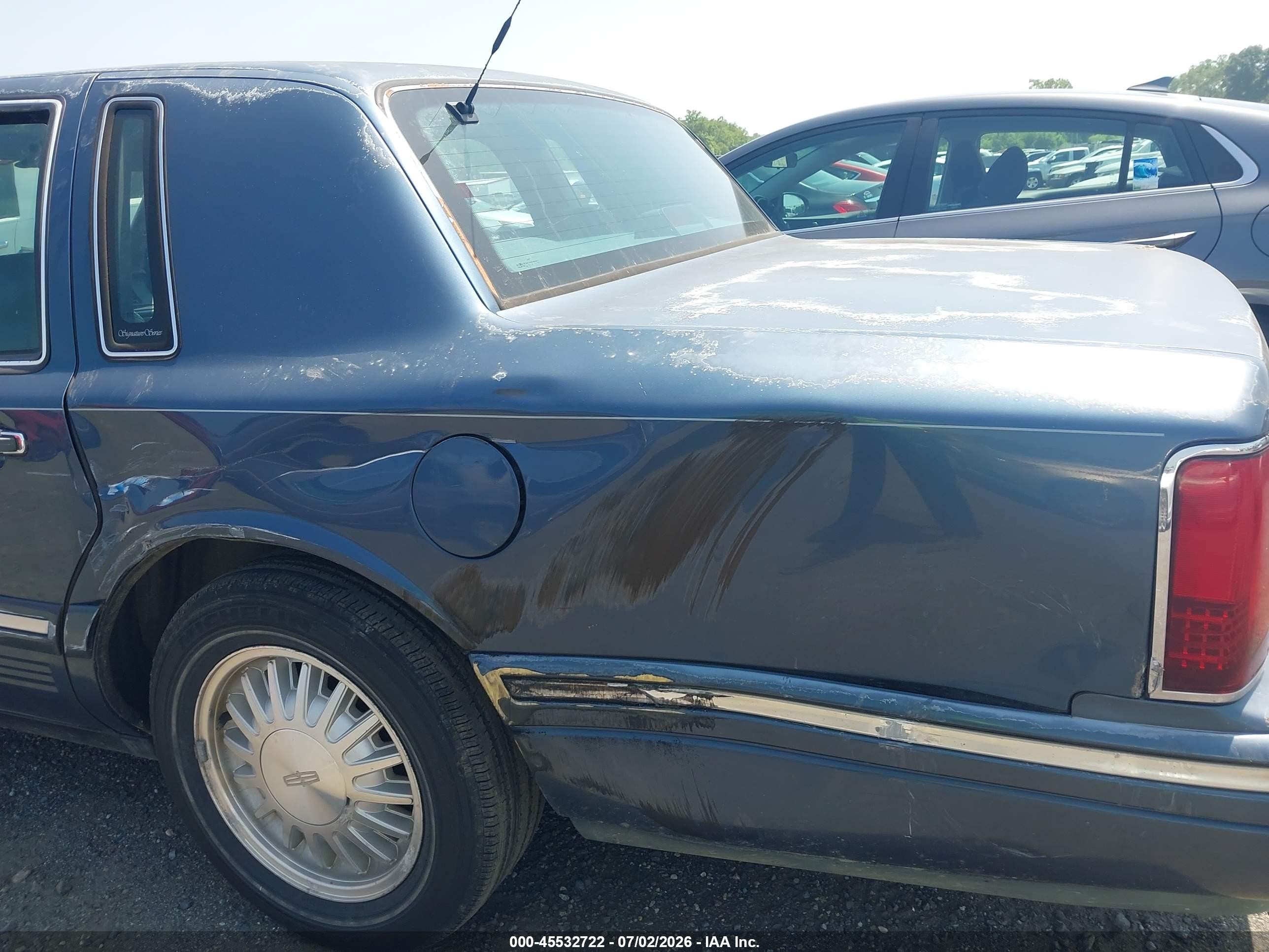 1996 Lincoln Town Car Sgn/dmnd Anv/cypress/jn Blue vin: 1LNLM82W4TY669908