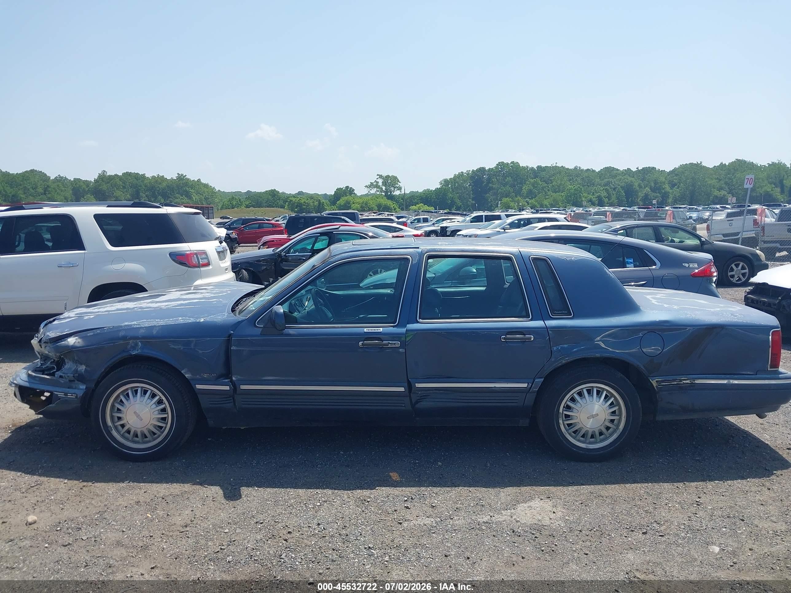 1996 Lincoln Town Car Sgn/dmnd Anv/cypress/jn Blue vin: 1LNLM82W4TY669908