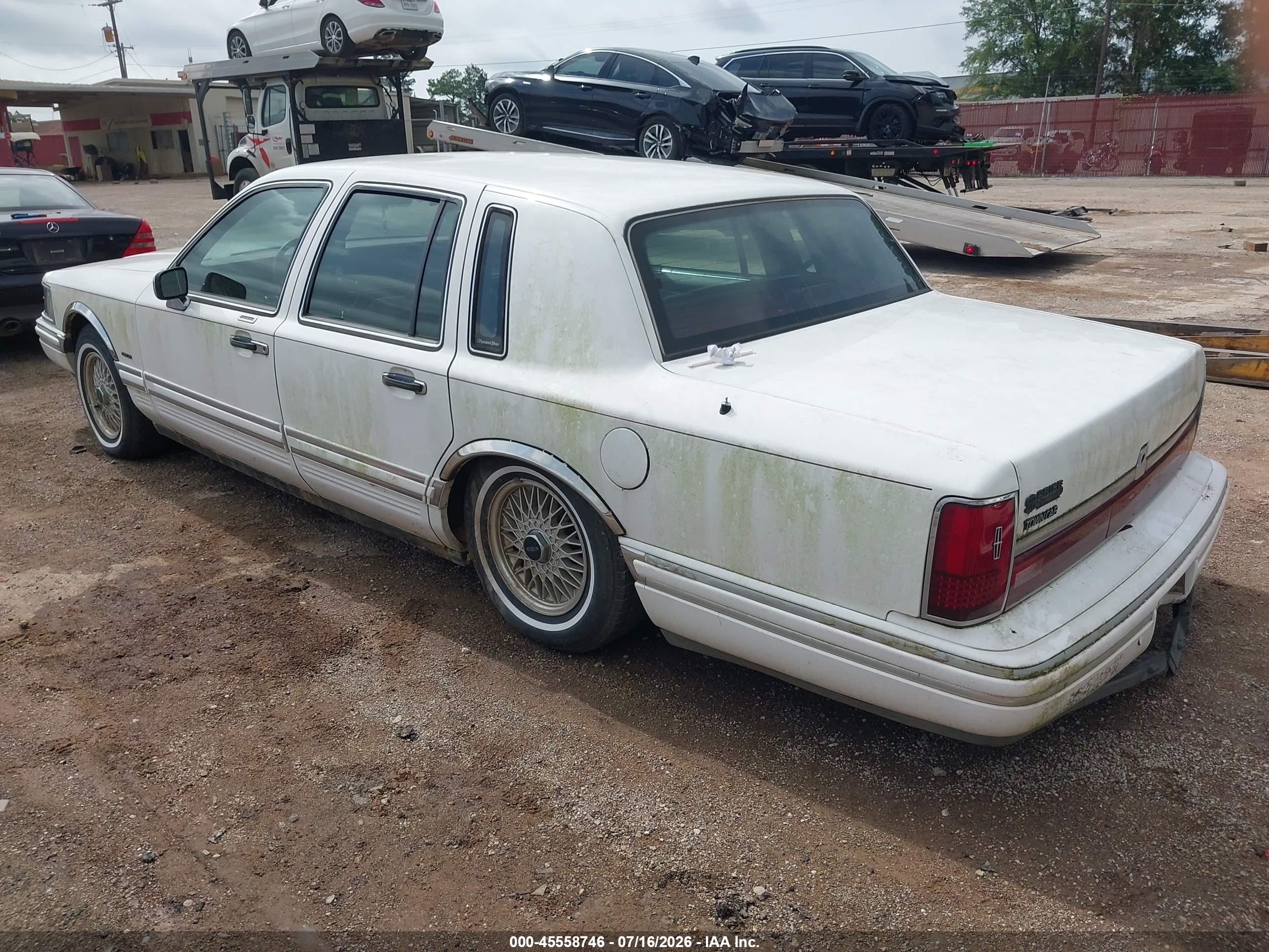 1994 Lincoln Town Car Signature/tournament White vin: 1LNLM82W5RY726366