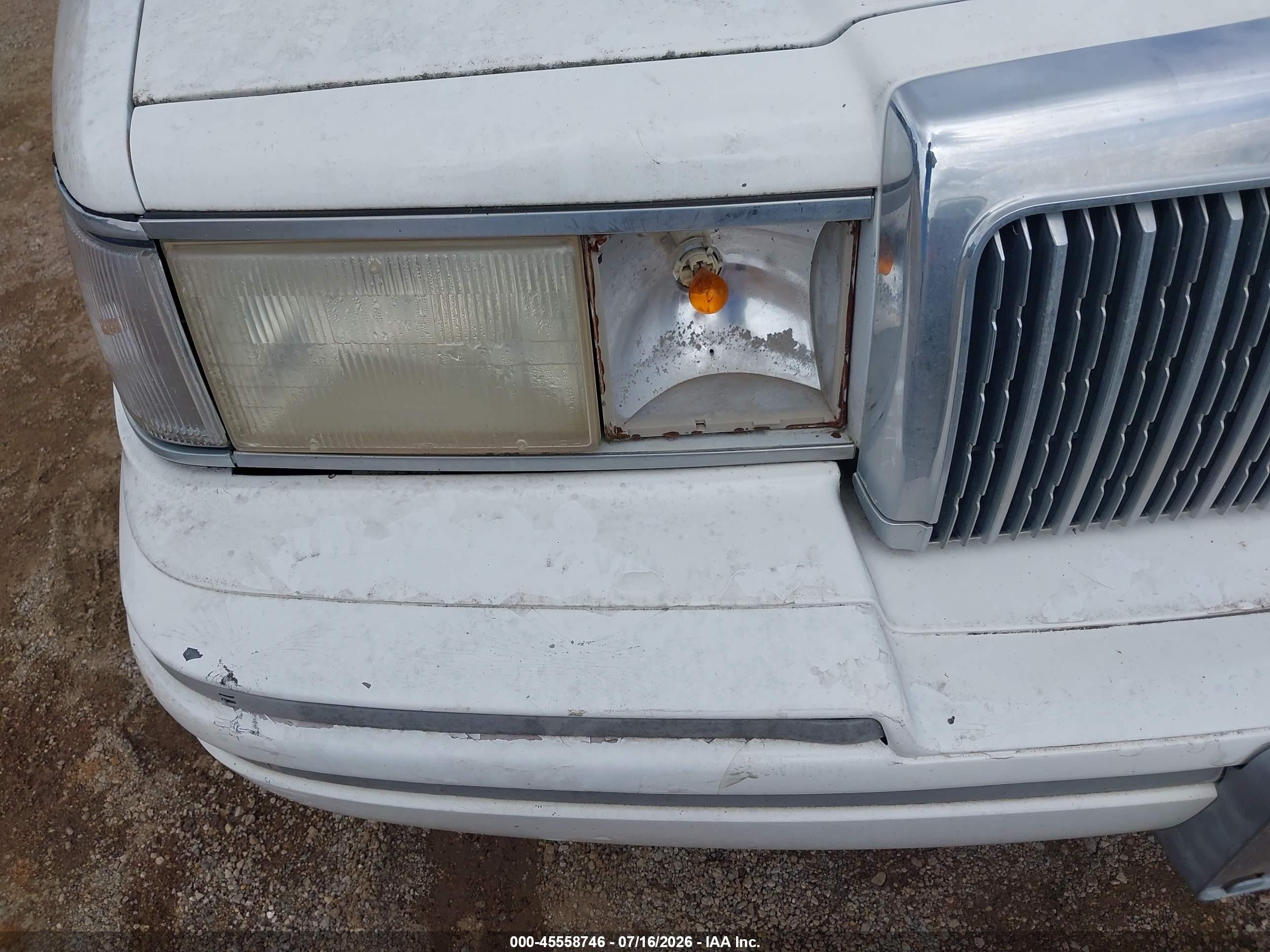 1994 Lincoln Town Car Signature/tournament White vin: 1LNLM82W5RY726366