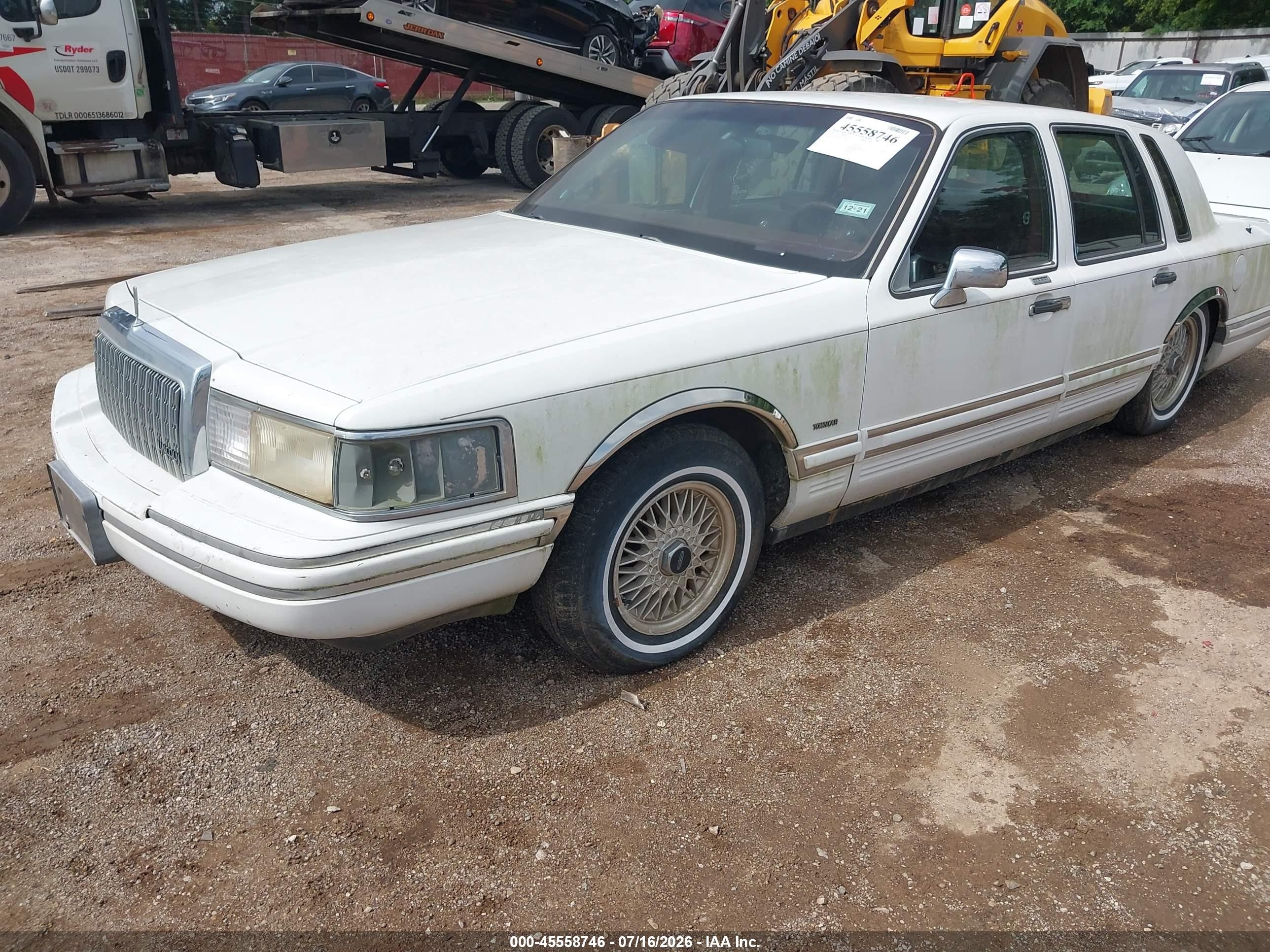 1994 Lincoln Town Car Signature/tournament White vin: 1LNLM82W5RY726366