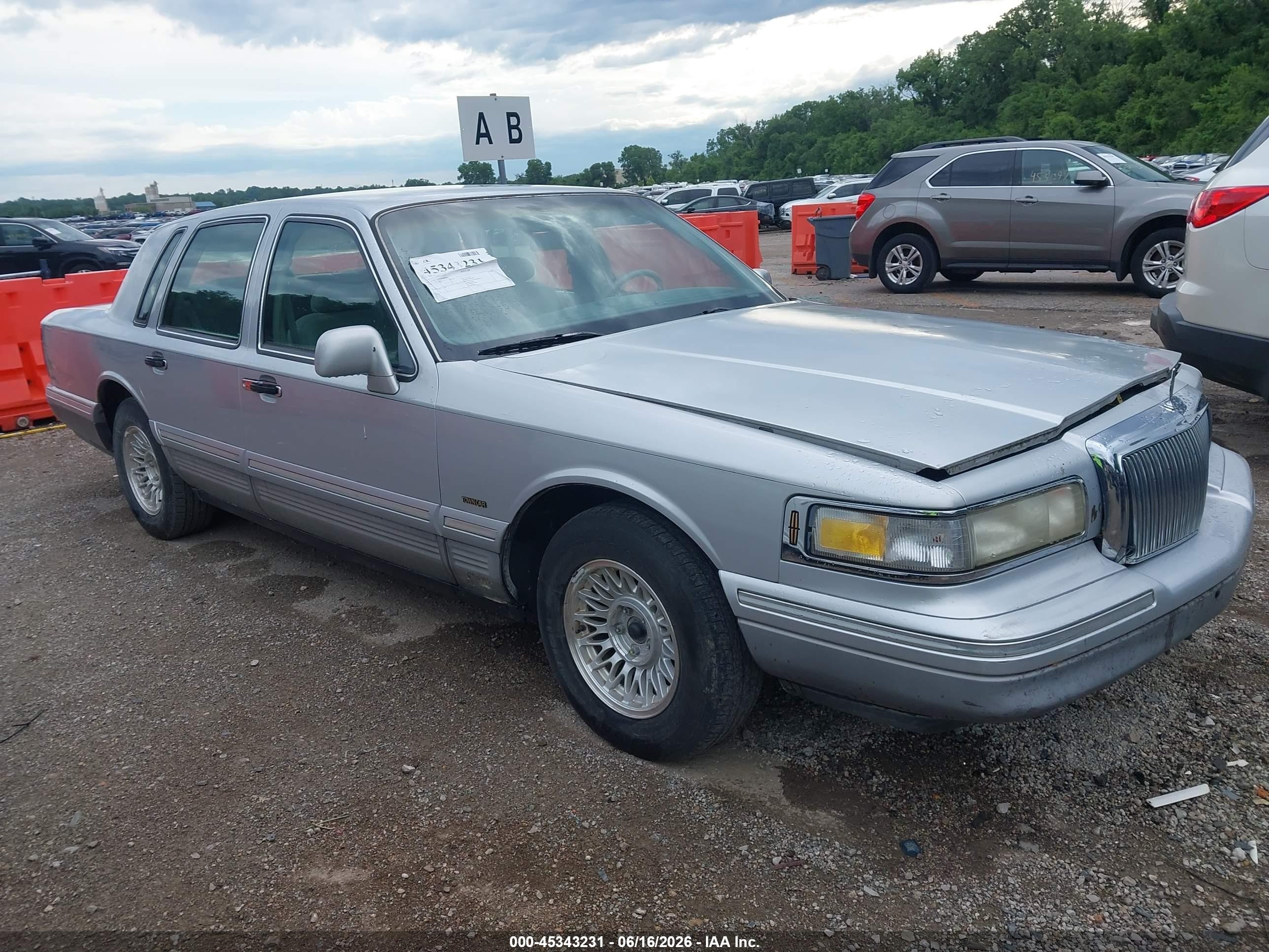 1995 Lincoln Town Car Signature/spinnaker Серебряный vin: 1LNLM82W5SY689096