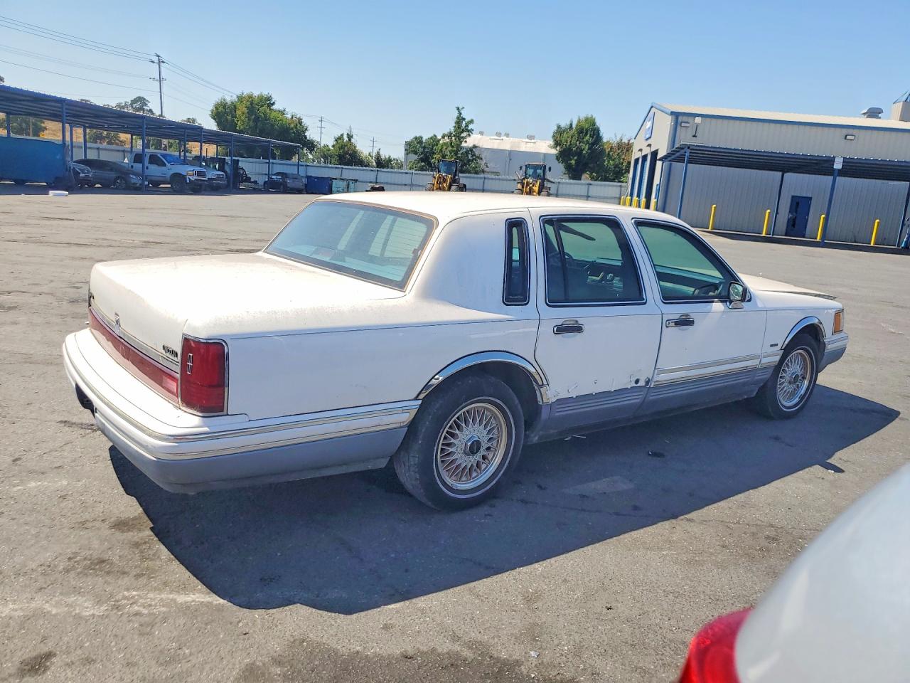 1994 Lincoln Town Car Signature White vin: 1LNLM82W6RY657526