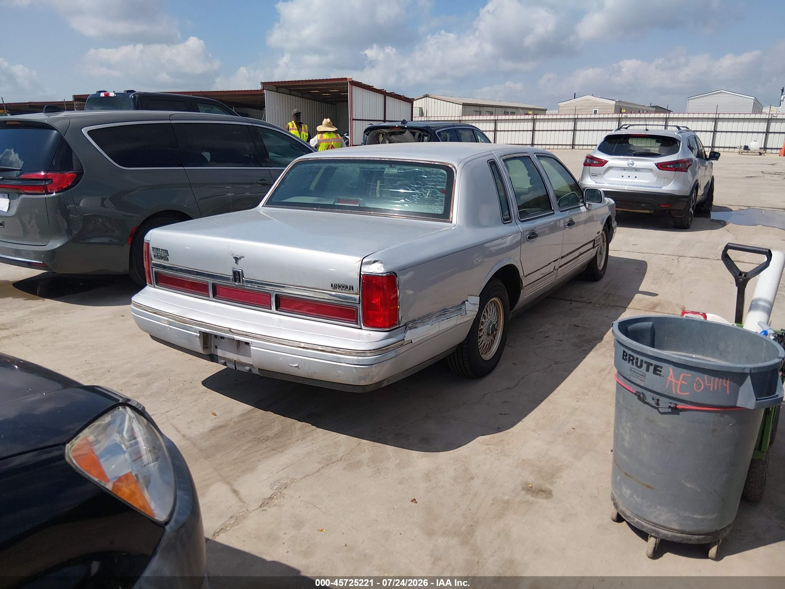 1995 Lincoln Town Car Signature/spinnaker Серебряный vin: 1LNLM82W6SY761696