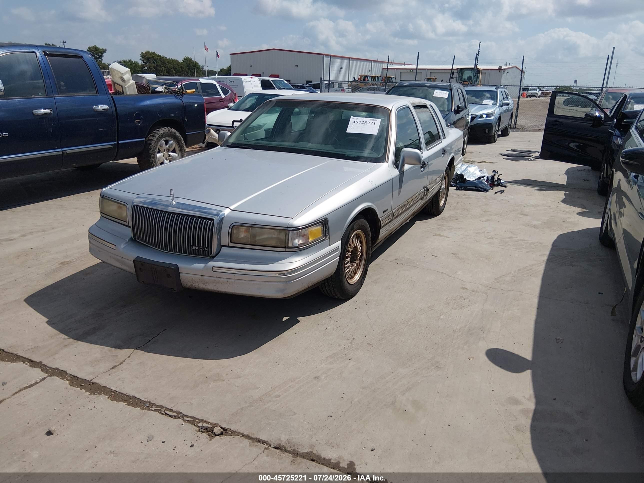 1995 Lincoln Town Car Signature/spinnaker Серебряный vin: 1LNLM82W6SY761696