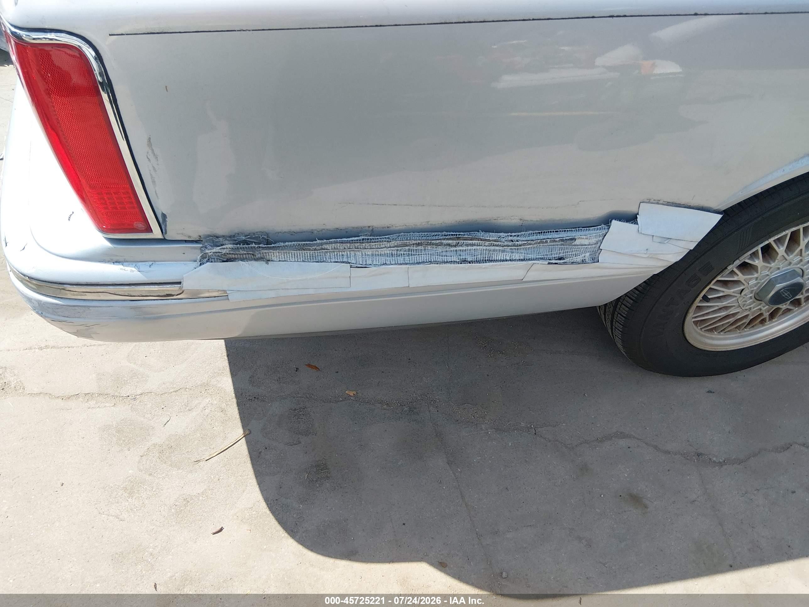 1995 Lincoln Town Car Signature/spinnaker Серебряный vin: 1LNLM82W6SY761696