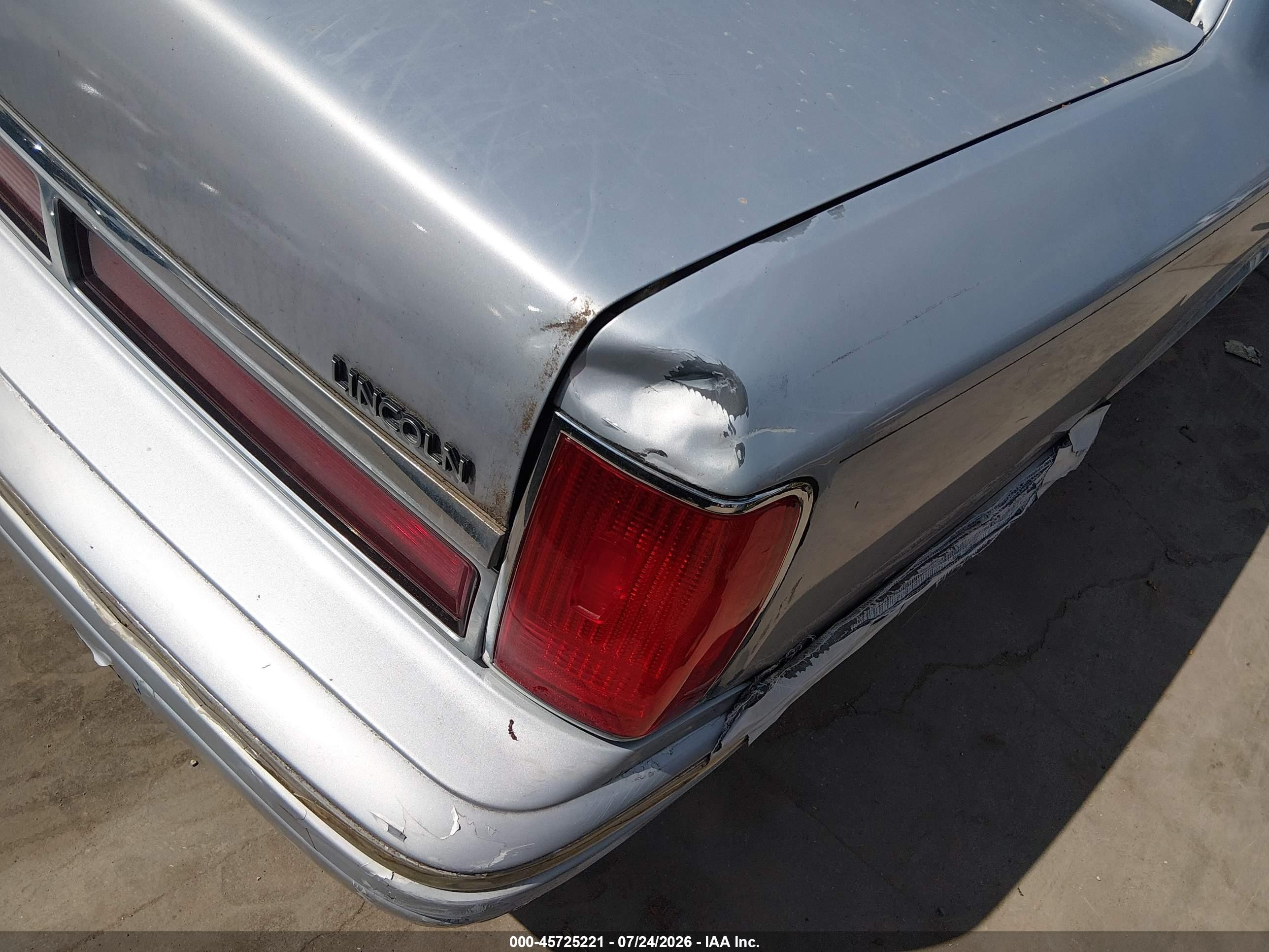 1995 Lincoln Town Car Signature/spinnaker Серебряный vin: 1LNLM82W6SY761696