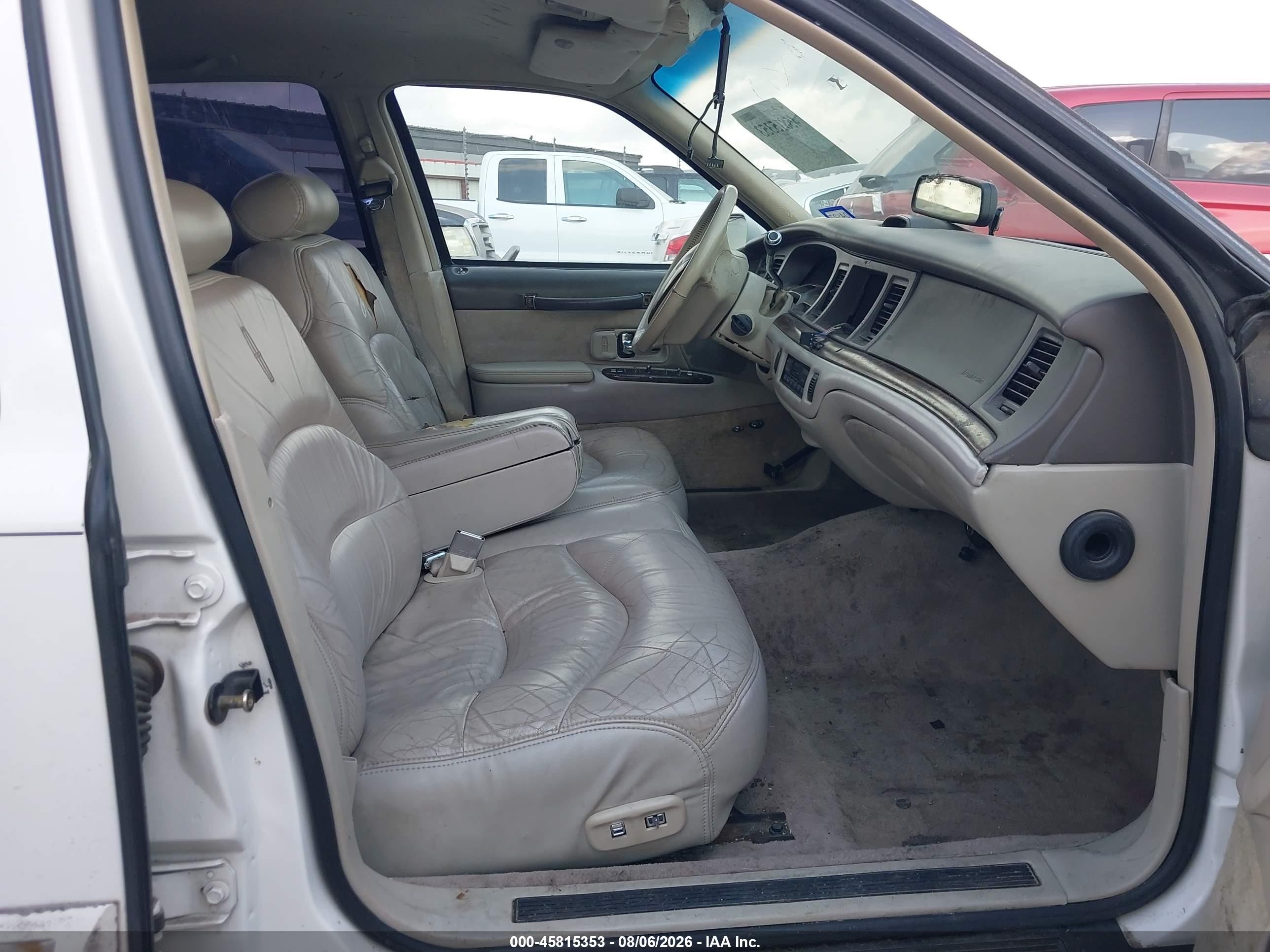 1996 Lincoln Town Car Sgn/dmnd Anv/cypress/jn White vin: 1LNLM82W6TY717697