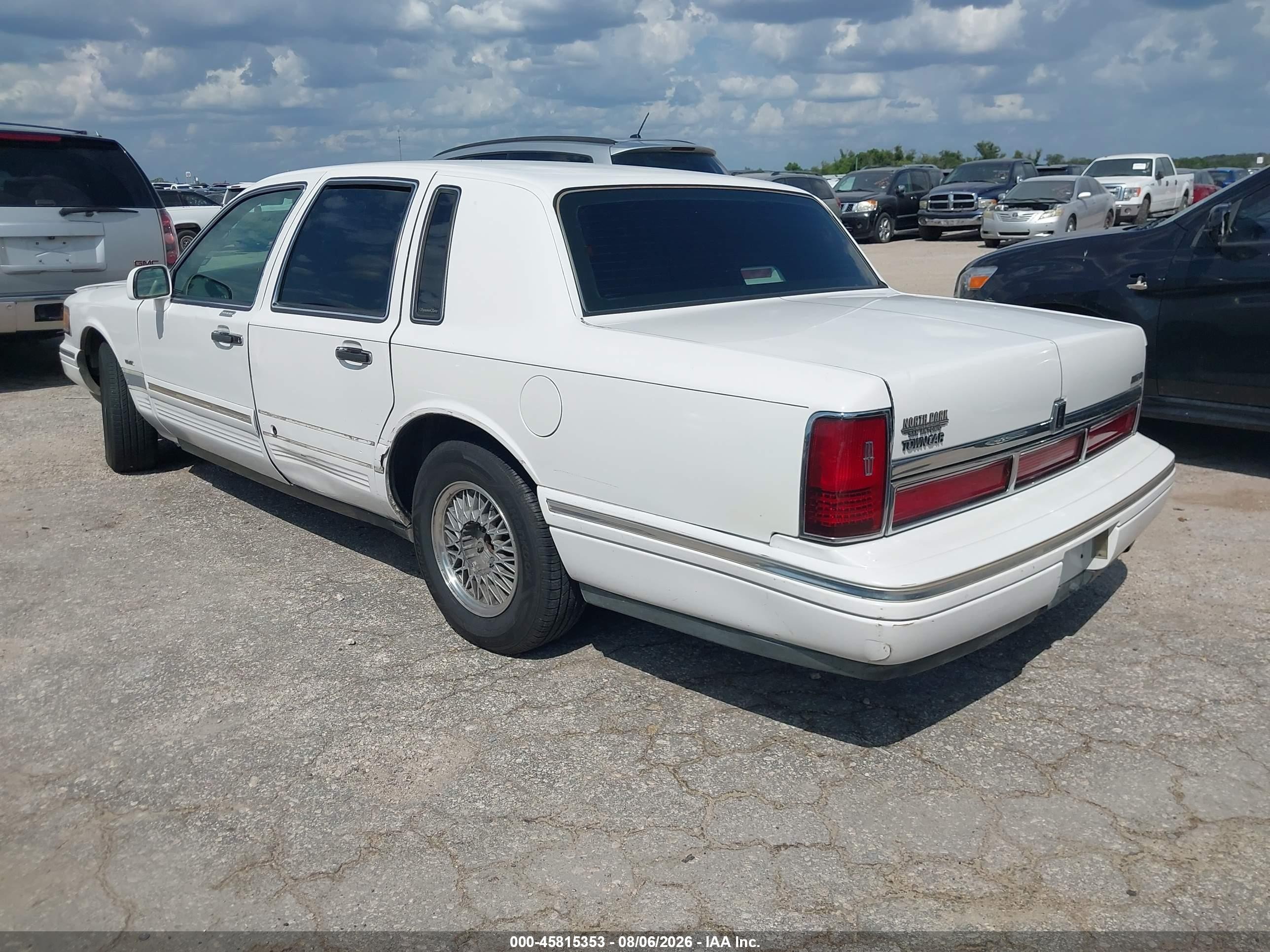 1996 Lincoln Town Car Sgn/dmnd Anv/cypress/jn White vin: 1LNLM82W6TY717697