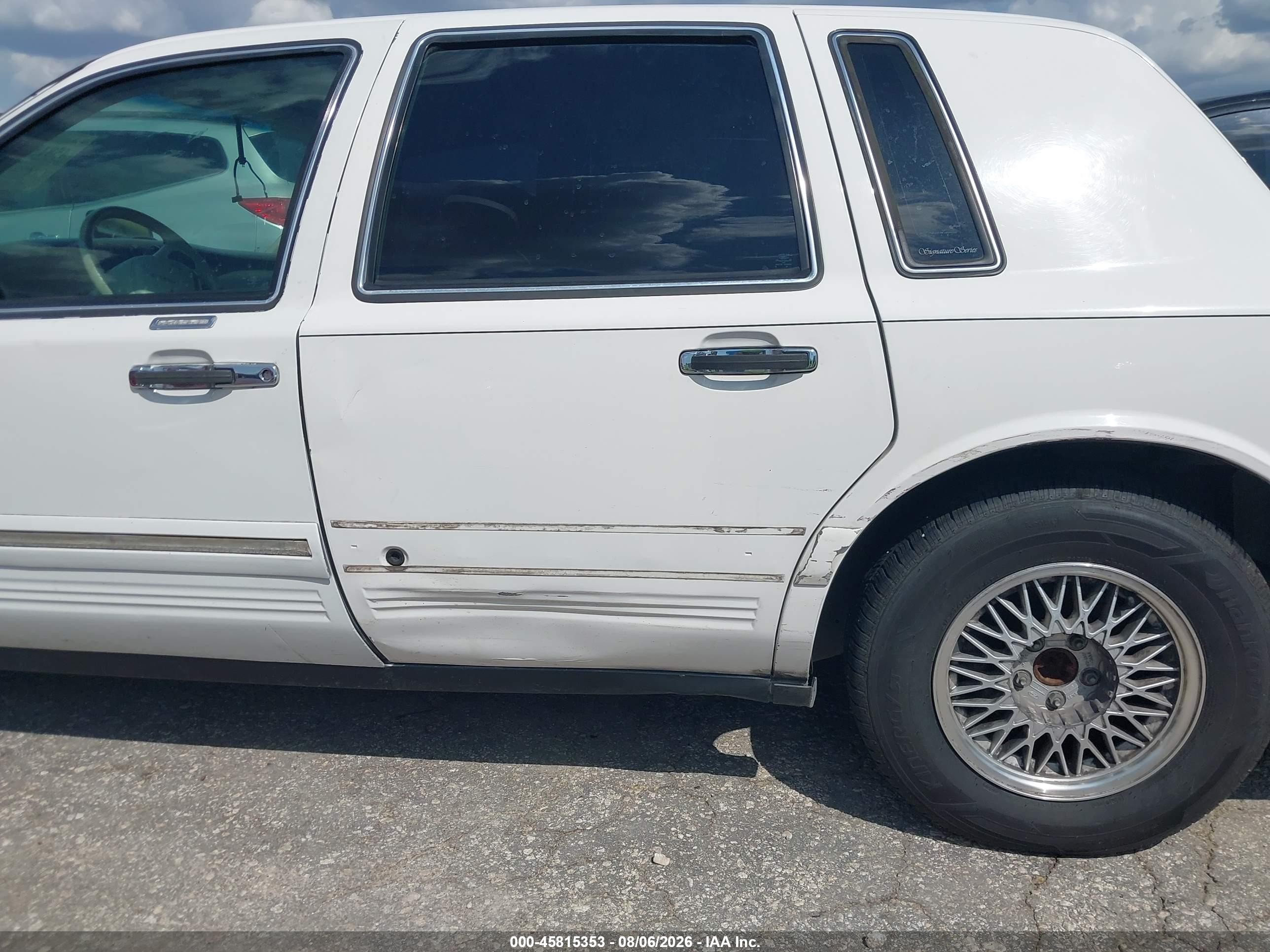 1996 Lincoln Town Car Sgn/dmnd Anv/cypress/jn White vin: 1LNLM82W6TY717697