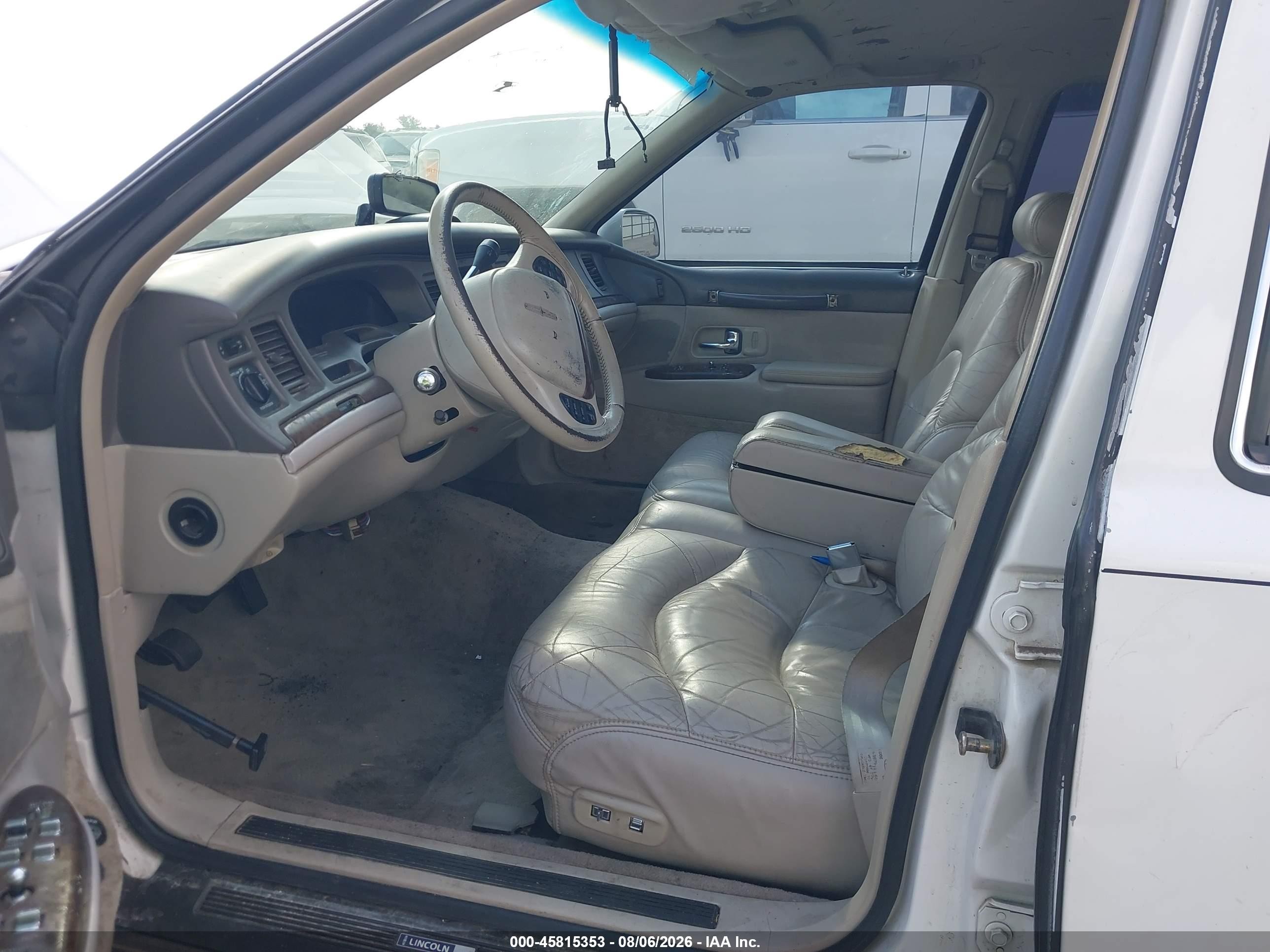 1996 Lincoln Town Car Sgn/dmnd Anv/cypress/jn White vin: 1LNLM82W6TY717697
