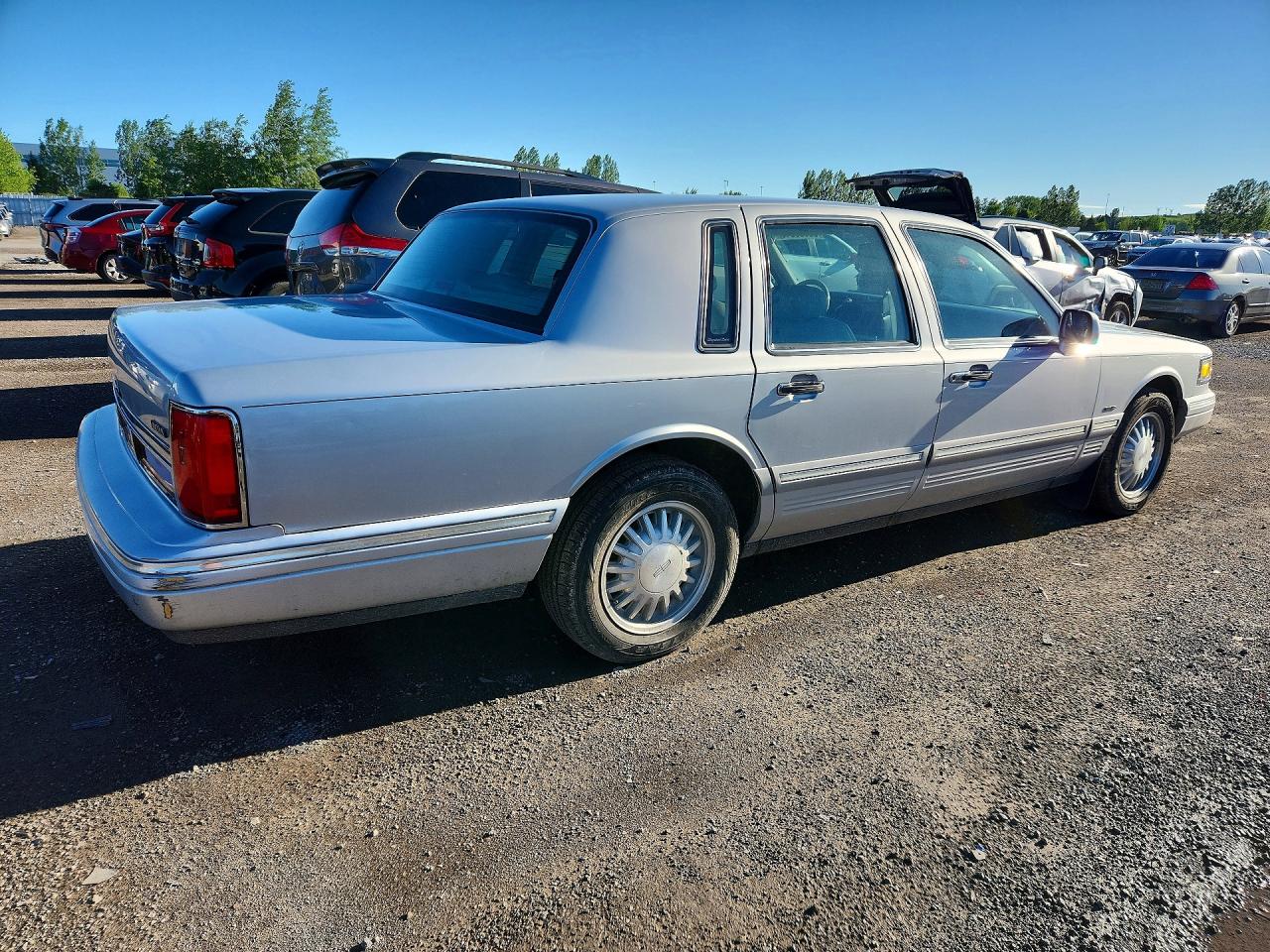 1996 Lincoln Town Car Signature Серебряный vin: 1LNLM82W6TY721605