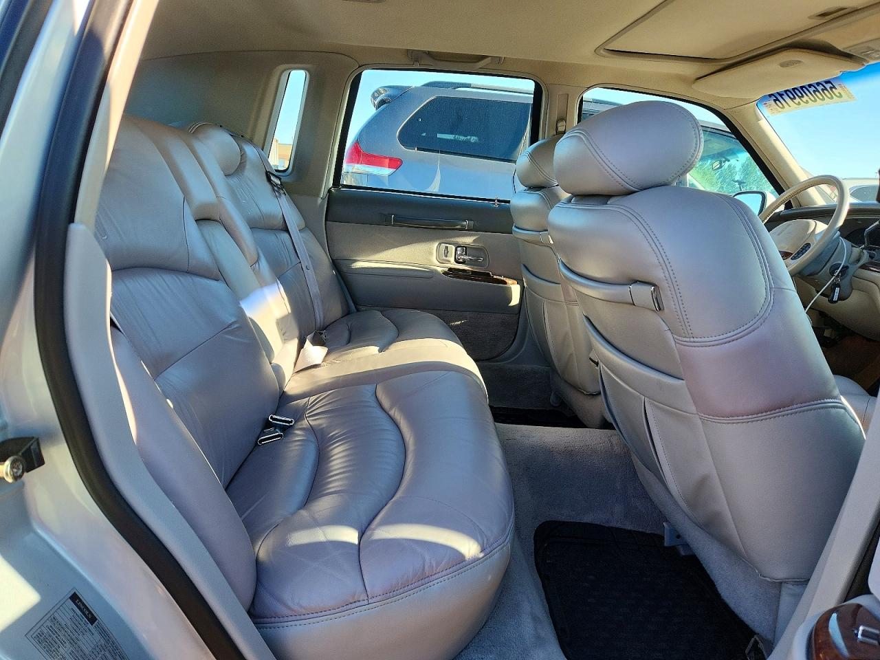 1996 Lincoln Town Car Signature Серебряный vin: 1LNLM82W6TY721605