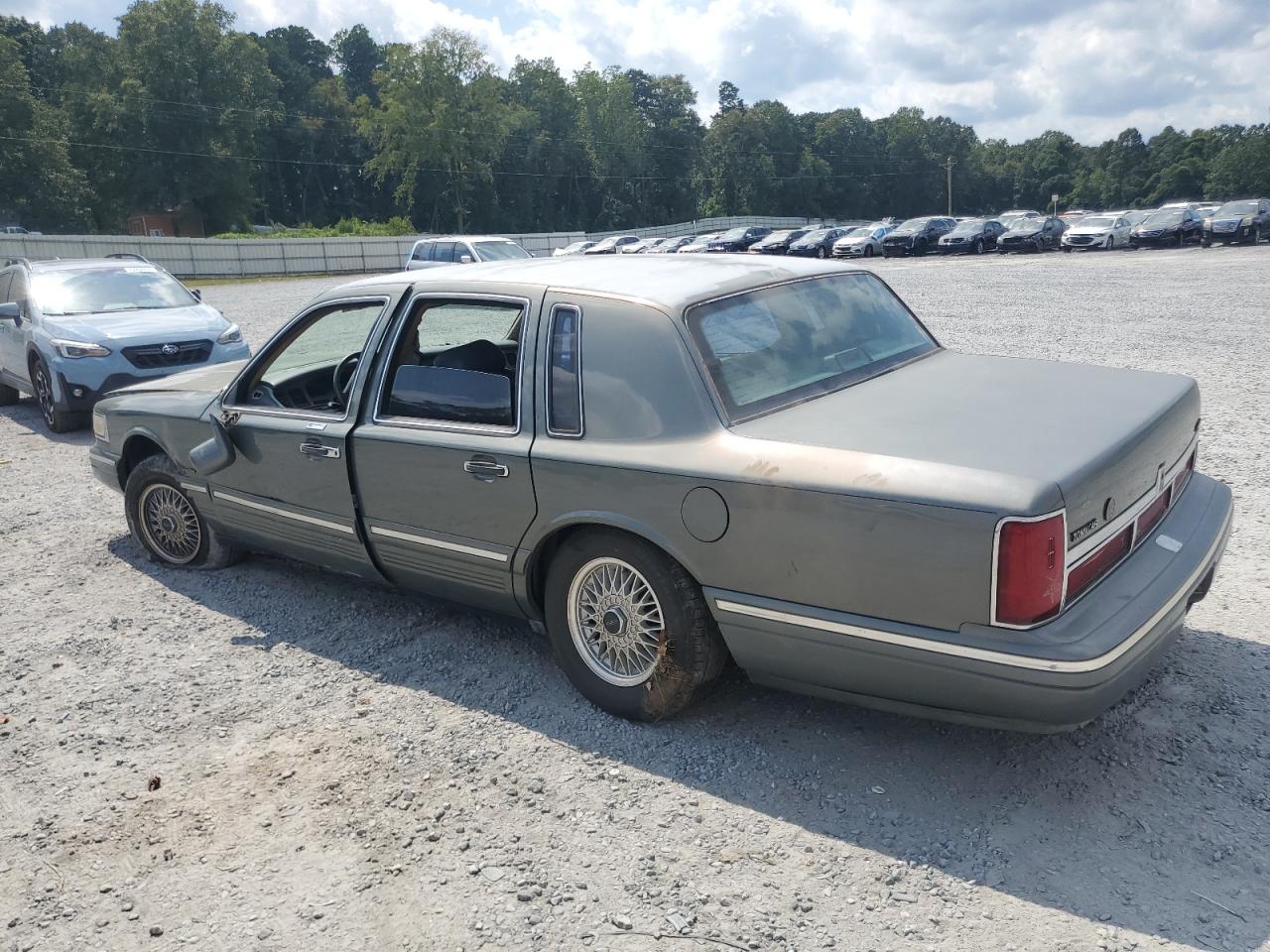 1997 Lincoln Town Car Signature Gray vin: 1LNLM82W6VY643586