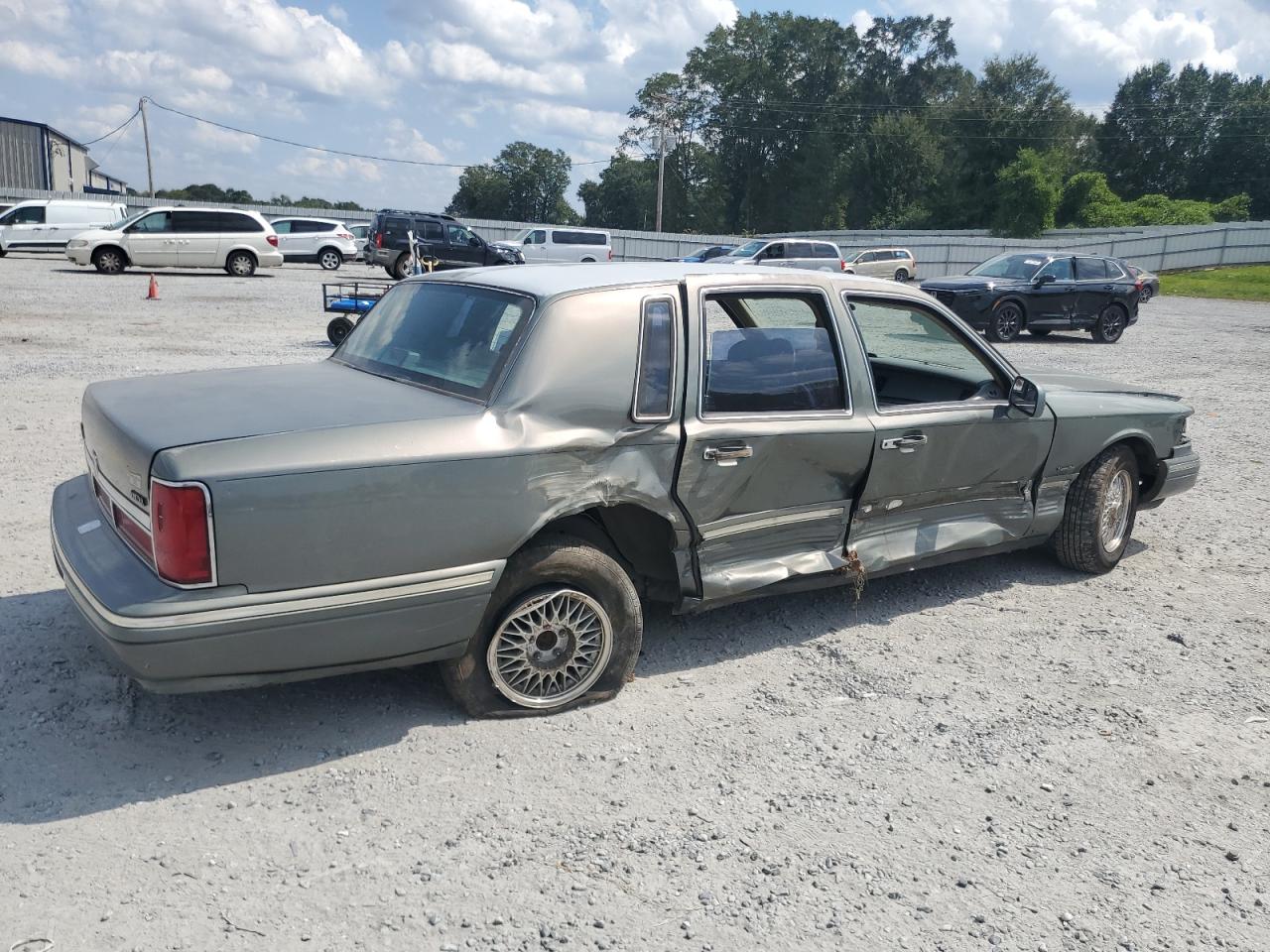 1997 Lincoln Town Car Signature Gray vin: 1LNLM82W6VY643586