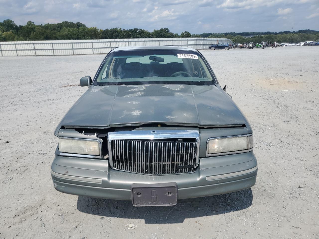 1997 Lincoln Town Car Signature Gray vin: 1LNLM82W6VY643586