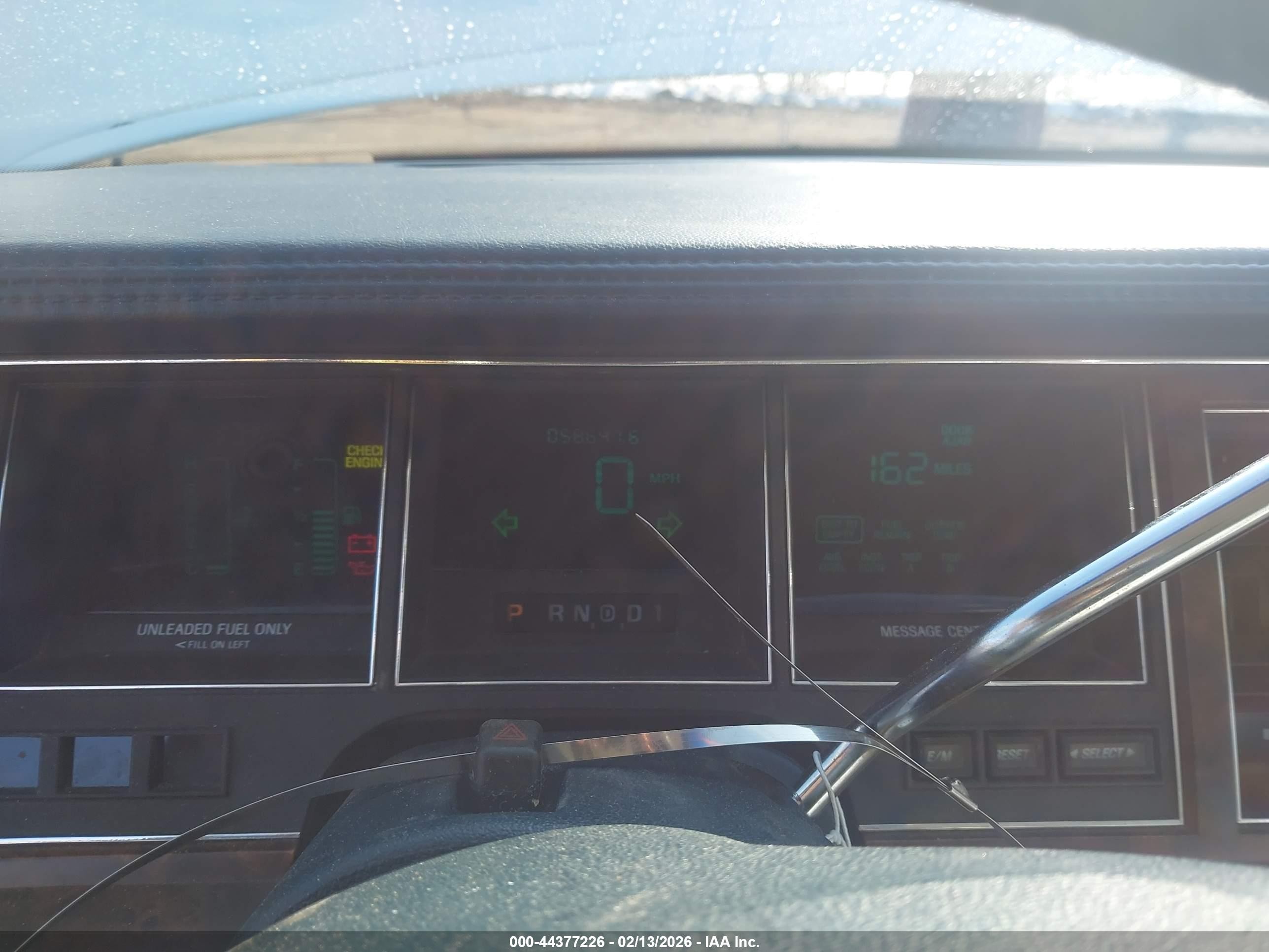 1992 Lincoln Town Car Signature Белый vin: 1LNLM82W7NY675379