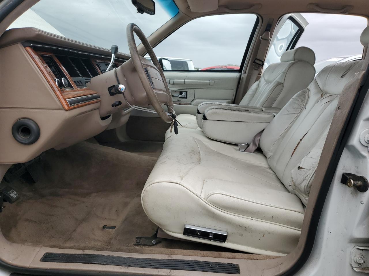1993 Lincoln Town Car Signature White vin: 1LNLM82W7PY742162