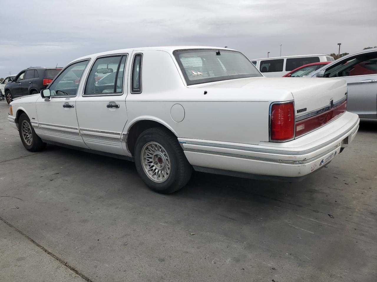 1993 Lincoln Town Car Signature White vin: 1LNLM82W7PY742162