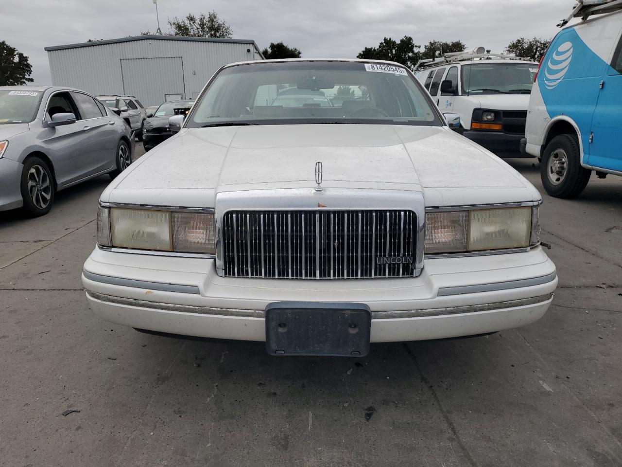 1993 Lincoln Town Car Signature White vin: 1LNLM82W7PY742162