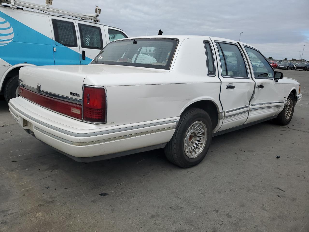 1993 Lincoln Town Car Signature White vin: 1LNLM82W7PY742162