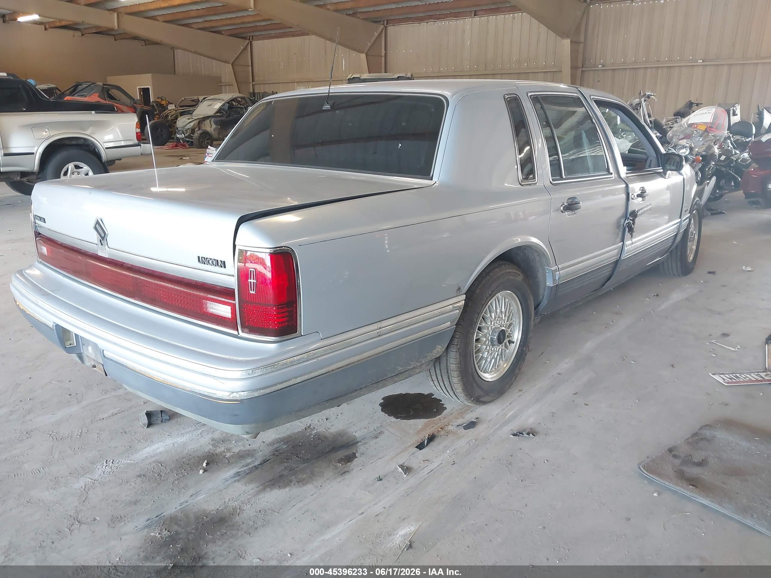 1994 Lincoln Town Car Signature/tournament Silver vin: 1LNLM82W7RY766464