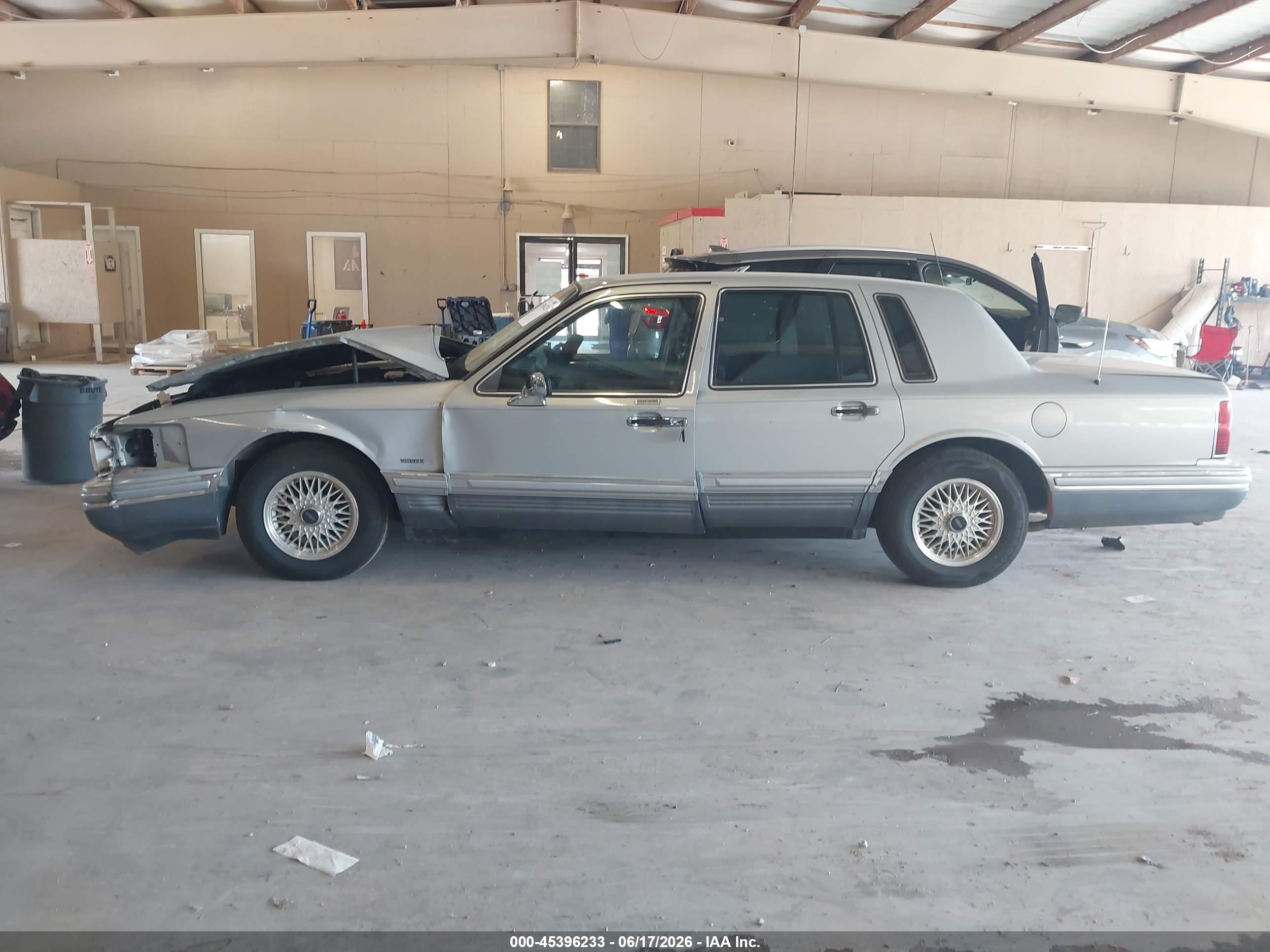 1994 Lincoln Town Car Signature/tournament Silver vin: 1LNLM82W7RY766464