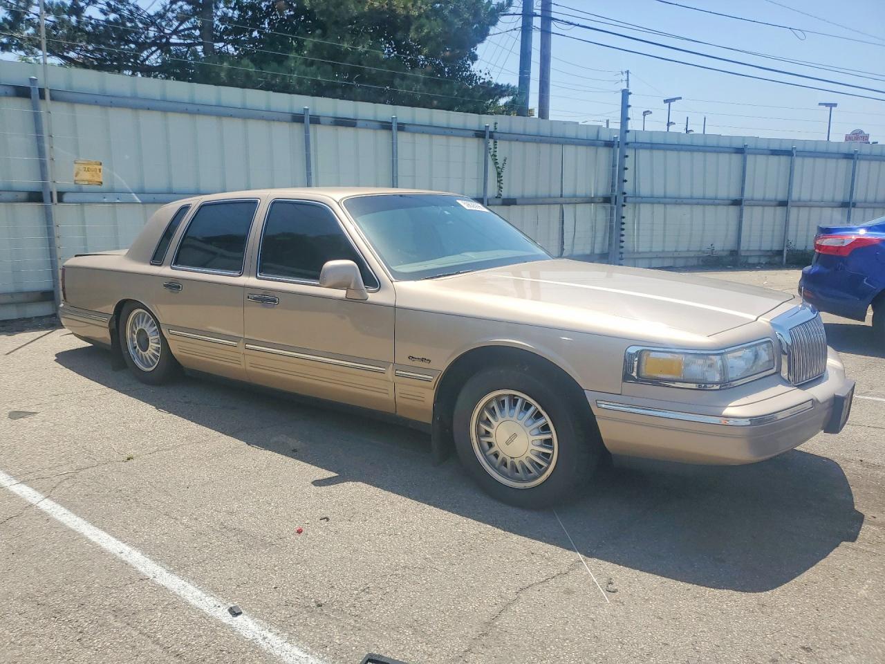 1997 Lincoln Town Car Signature Gold vin: 1LNLM82W7VY646559