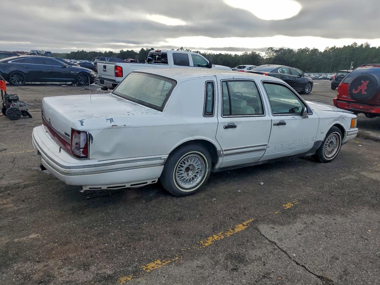 1993 Lincoln Town Car Signature White vin: 1LNLM82W8PY762422