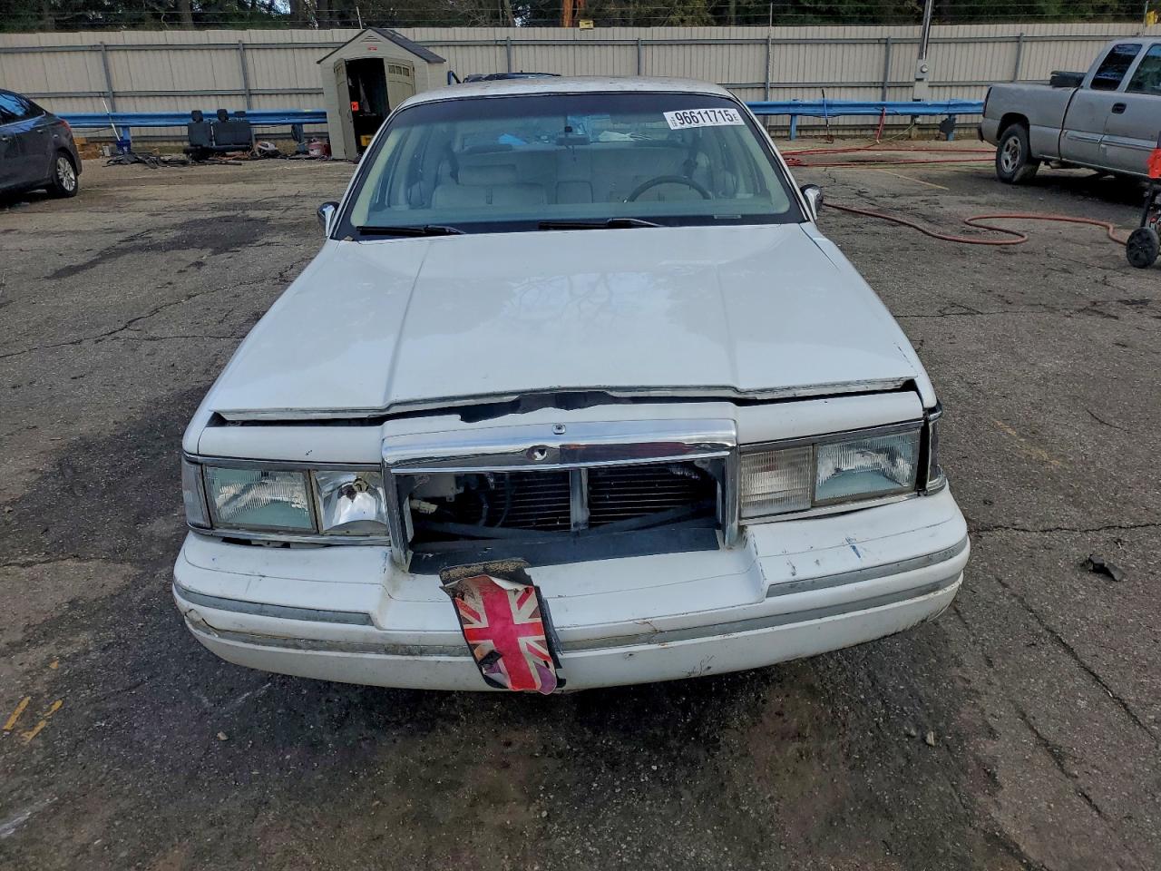 1993 Lincoln Town Car Signature White vin: 1LNLM82W8PY762422