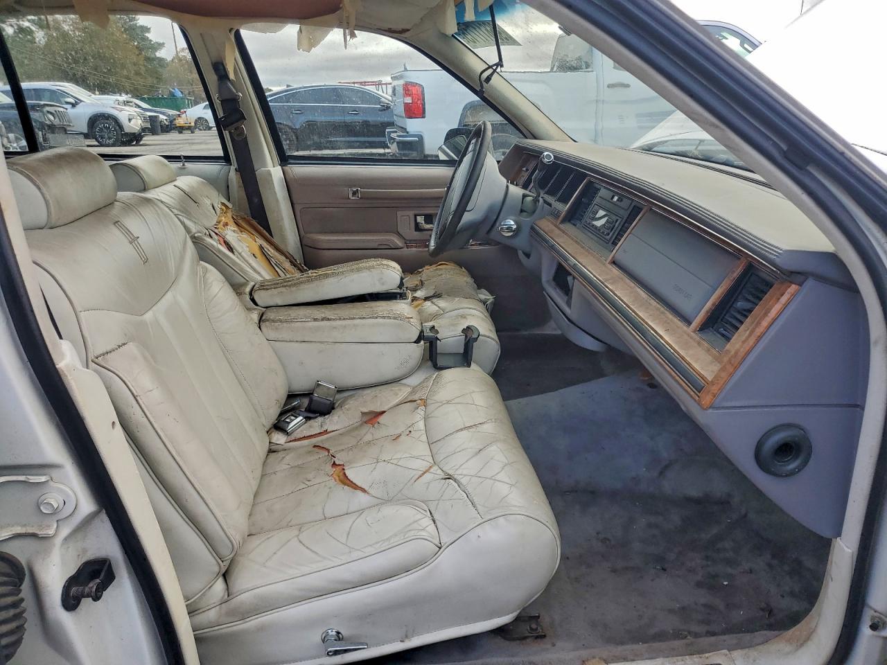 1993 Lincoln Town Car Signature White vin: 1LNLM82W8PY762422