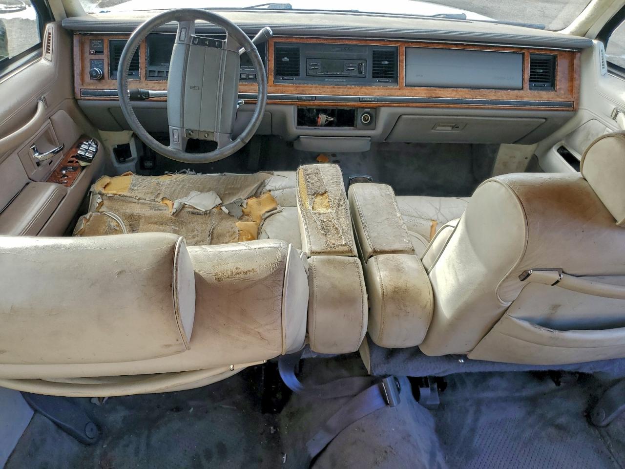 1993 Lincoln Town Car Signature White vin: 1LNLM82W8PY762422