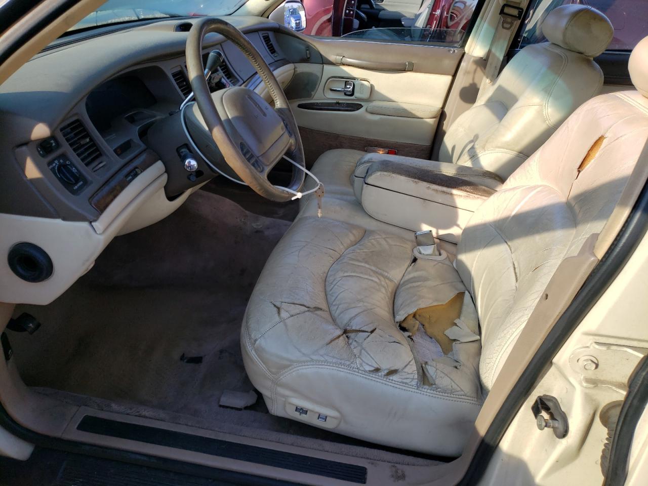 1997 Lincoln Town Car Signature Beige vin: 1LNLM82W8VY623355