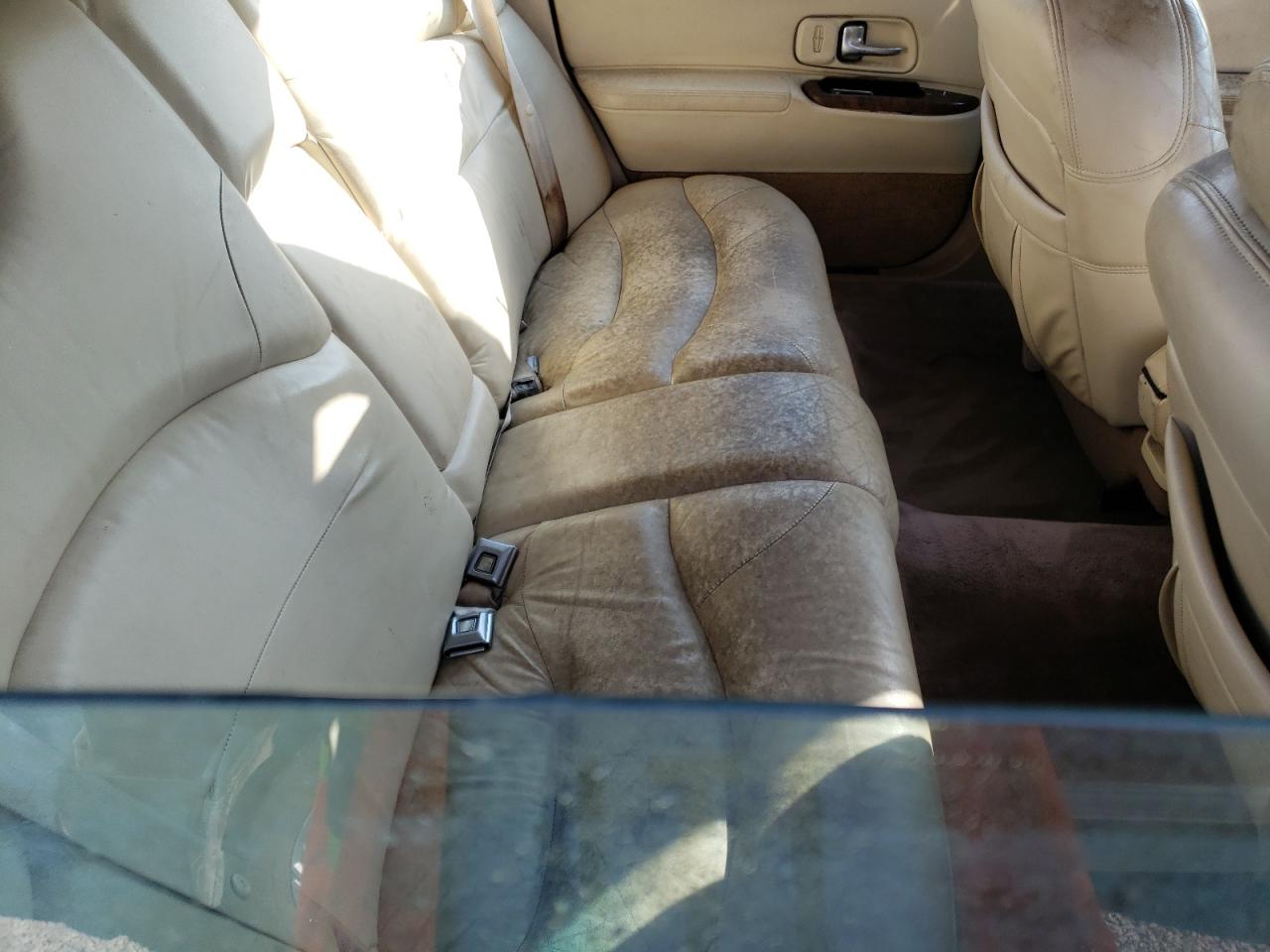 1997 Lincoln Town Car Signature Beige vin: 1LNLM82W8VY623355