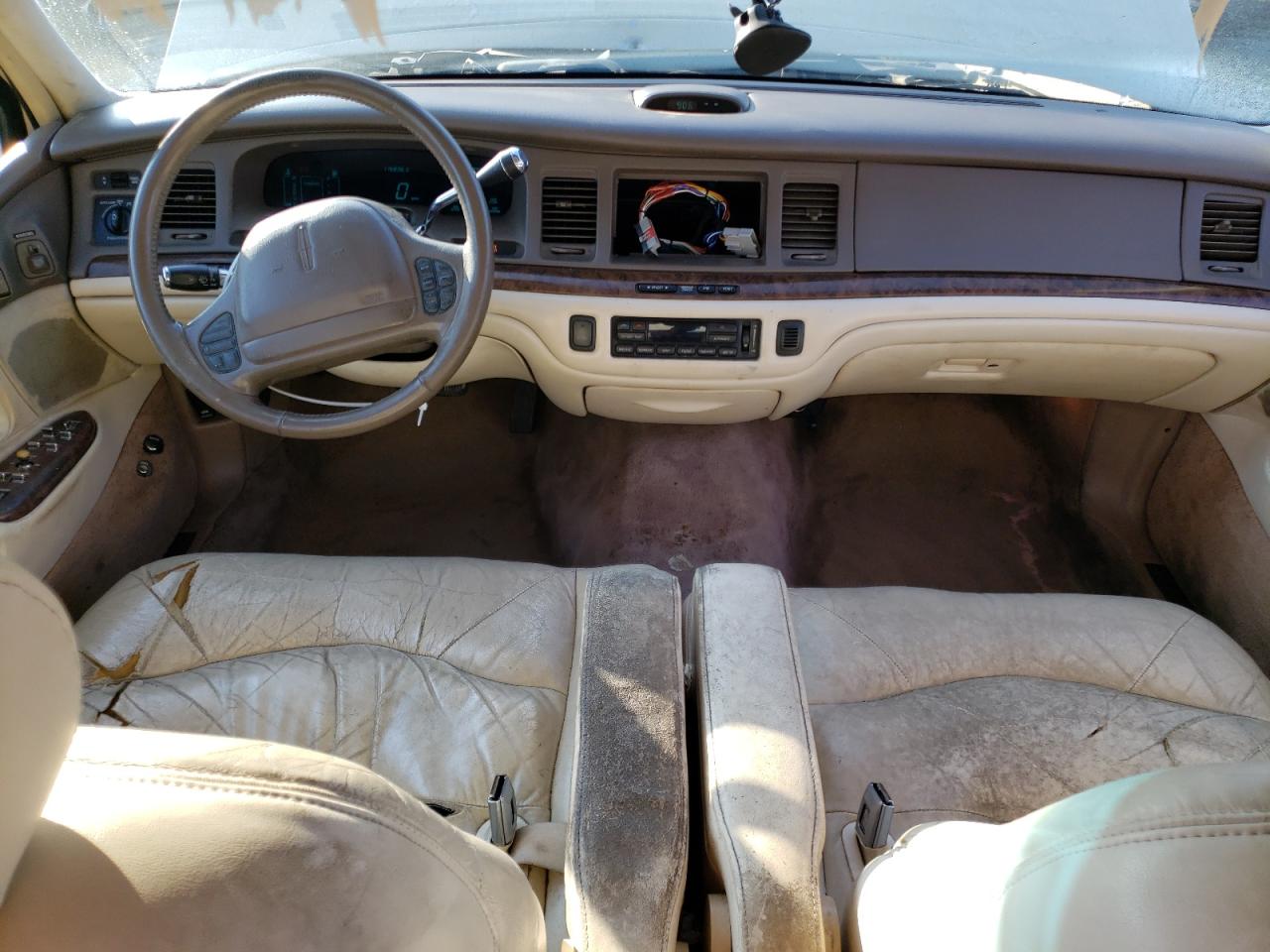 1997 Lincoln Town Car Signature Beige vin: 1LNLM82W8VY623355