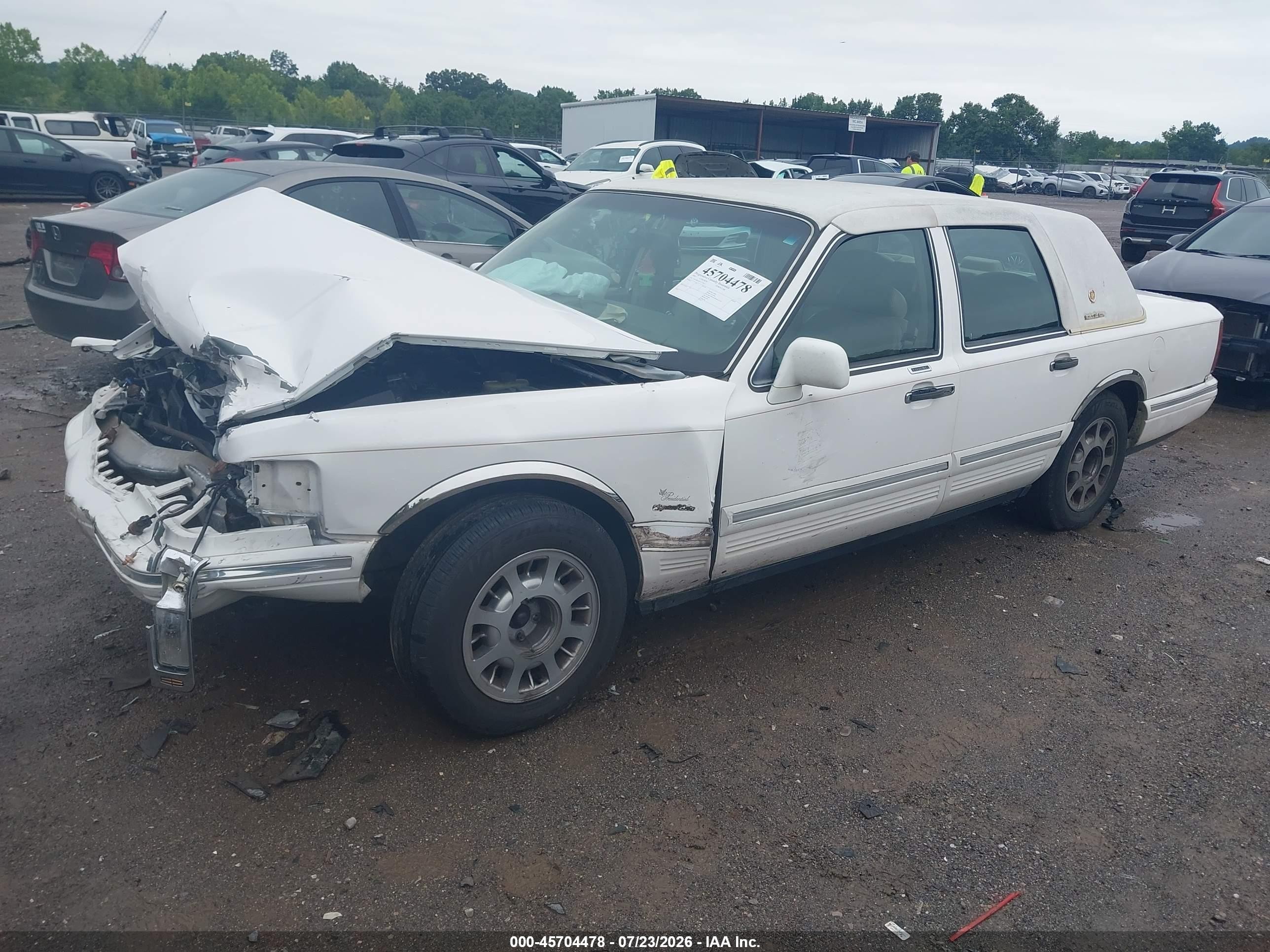 1997 Lincoln Town Car Signature White vin: 1LNLM82W8VY739171