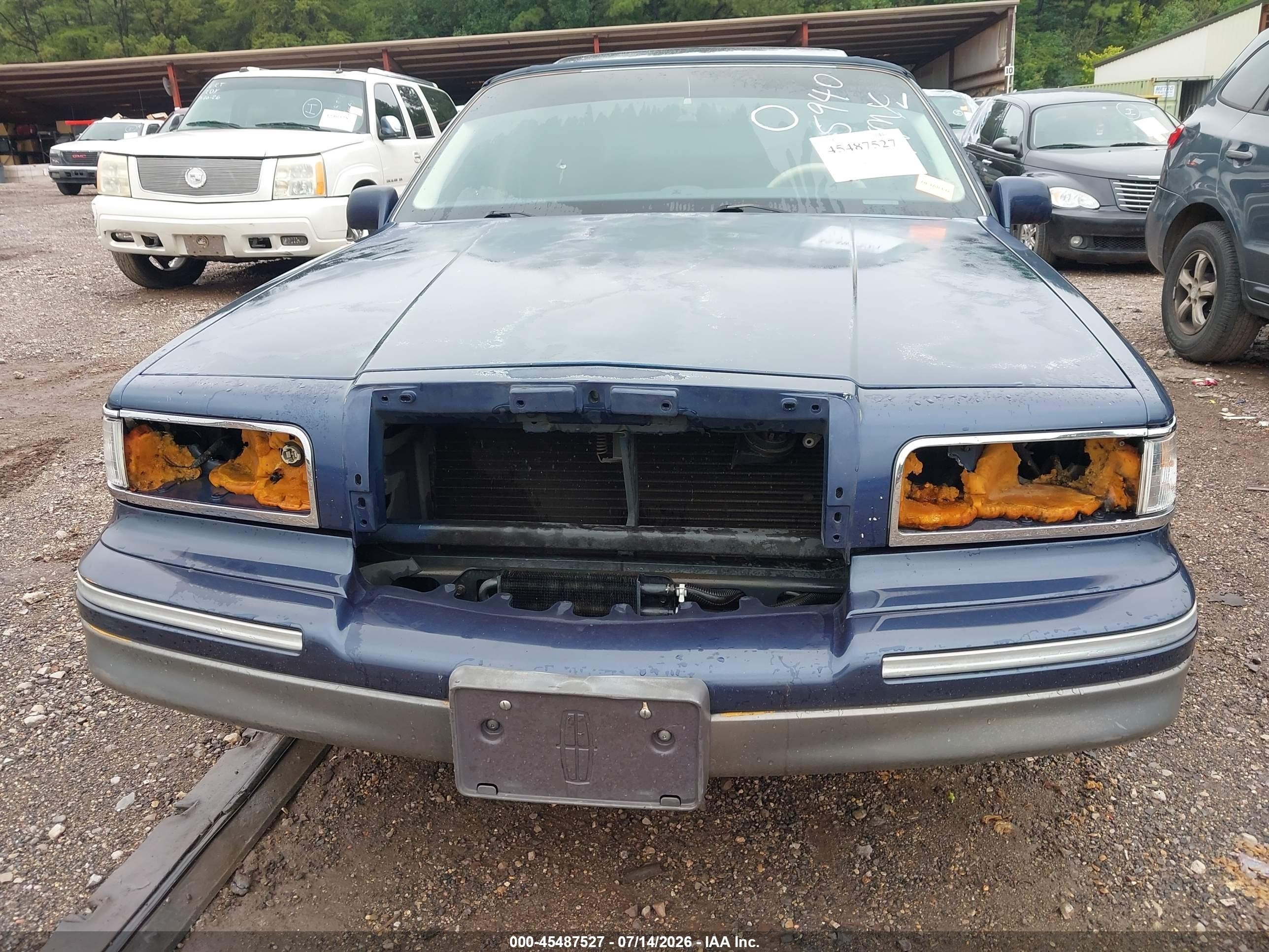 1995 Lincoln Town Car Signature/spinnaker Blue vin: 1LNLM82W9SY725940