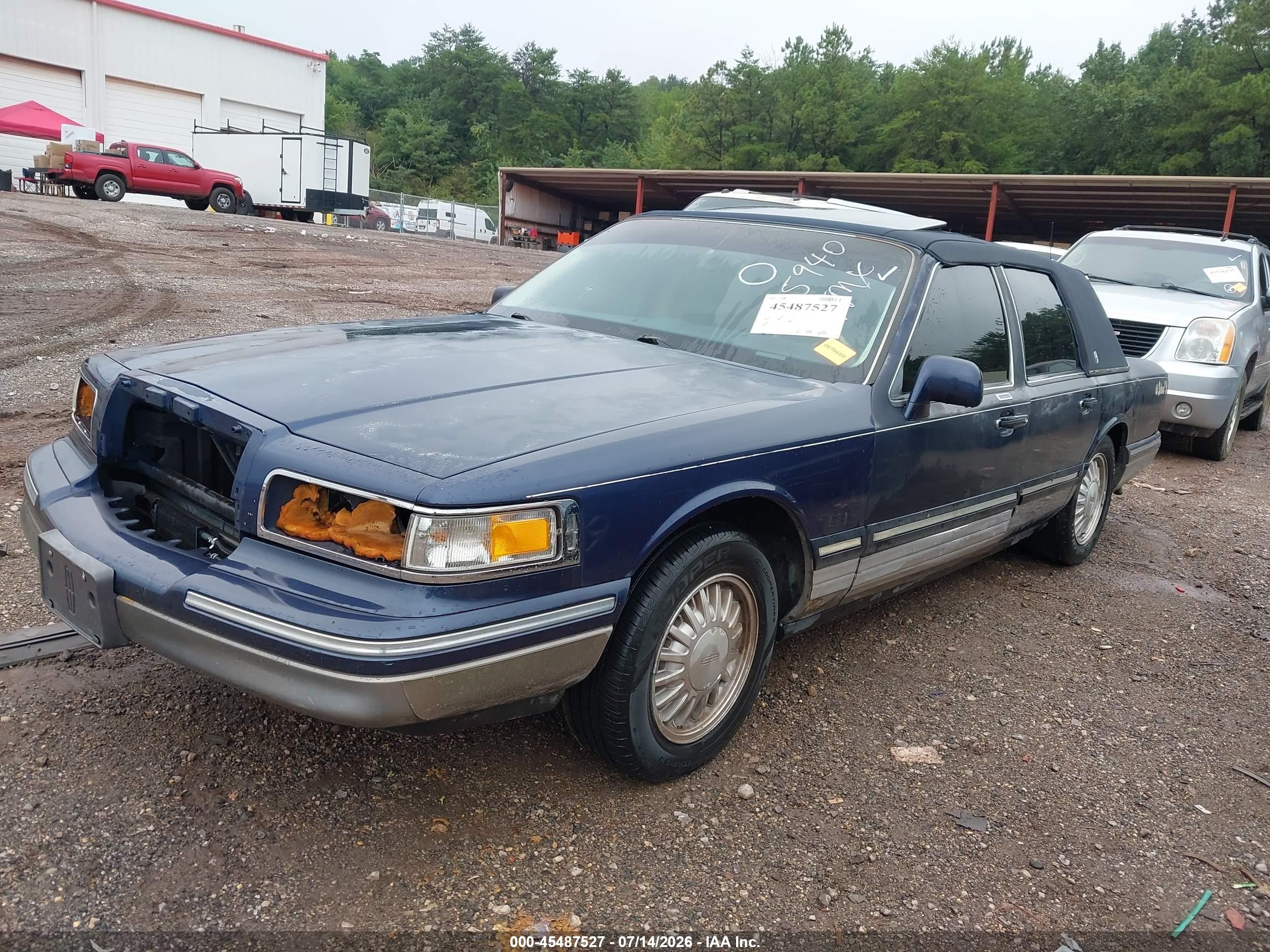1995 Lincoln Town Car Signature/spinnaker Blue vin: 1LNLM82W9SY725940