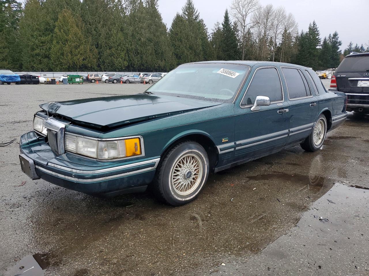 1992 Lincoln Town Car Signature Green vin: 1LNLM82WXNY740189