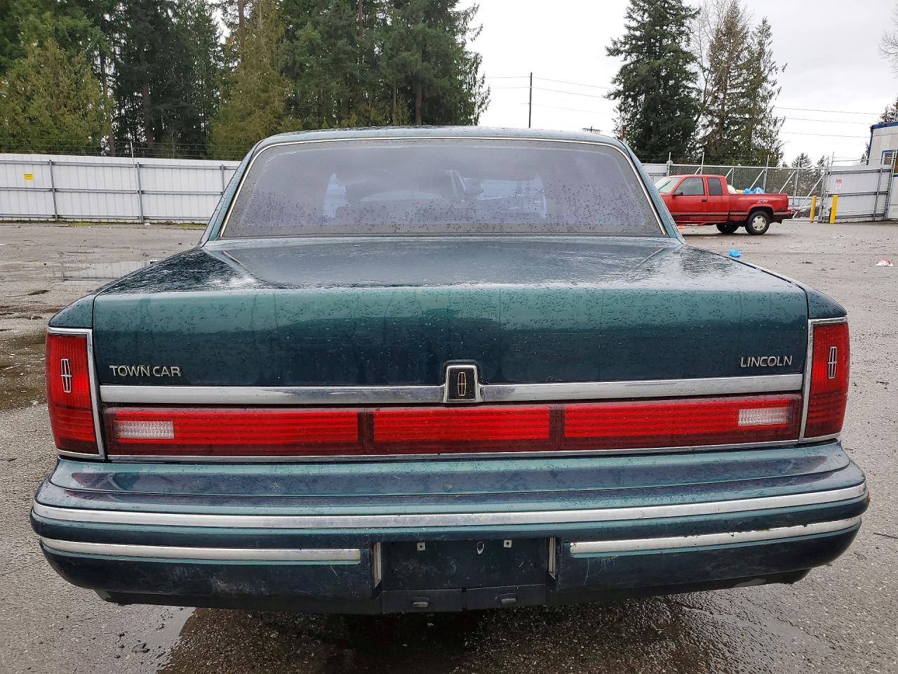1992 Lincoln Town Car Signature Green vin: 1LNLM82WXNY740189