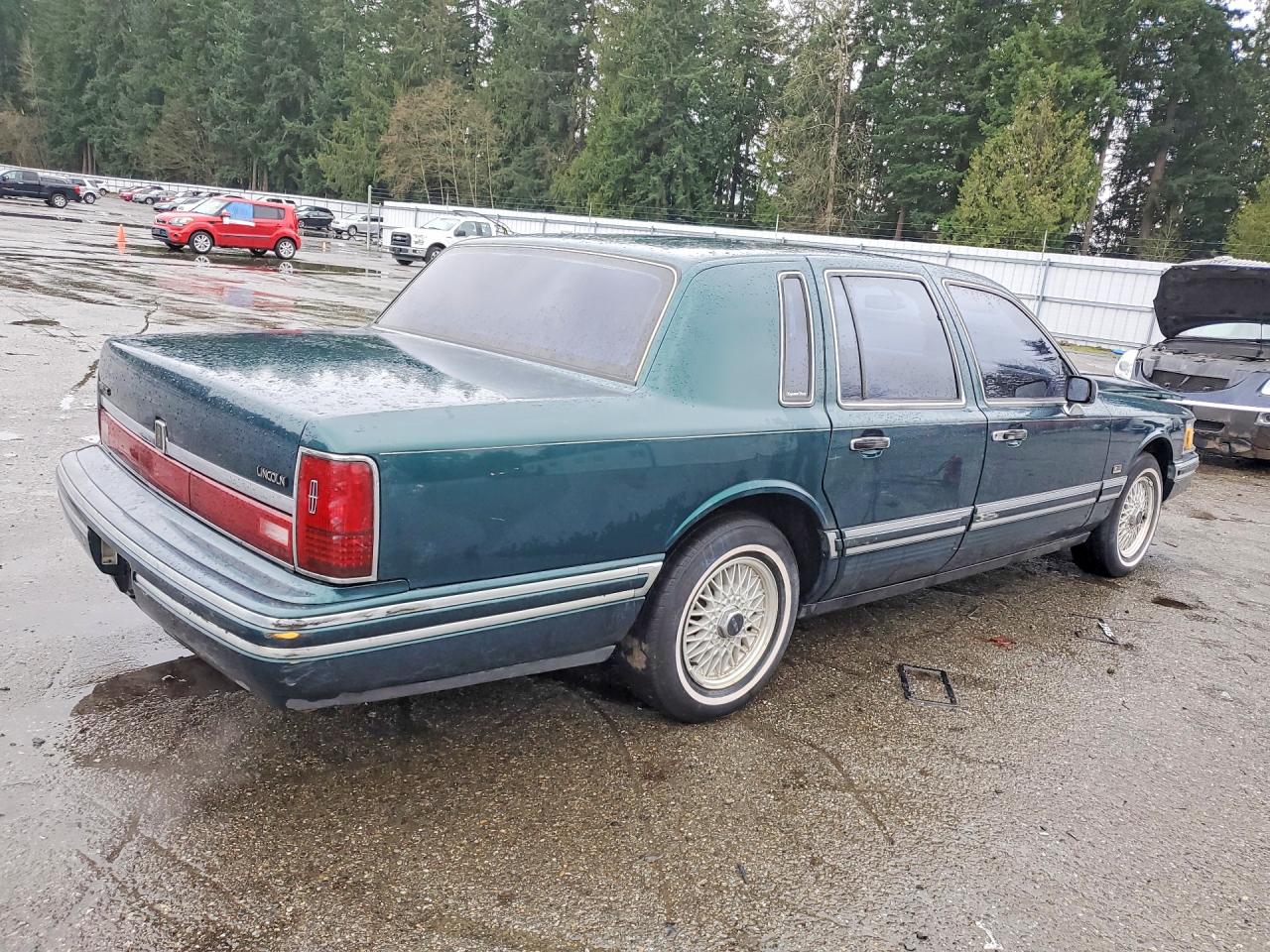 1992 Lincoln Town Car Signature Green vin: 1LNLM82WXNY740189