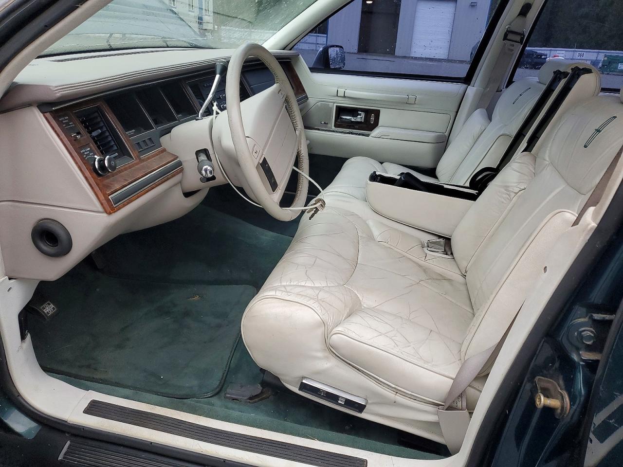 1992 Lincoln Town Car Signature Green vin: 1LNLM82WXNY740189