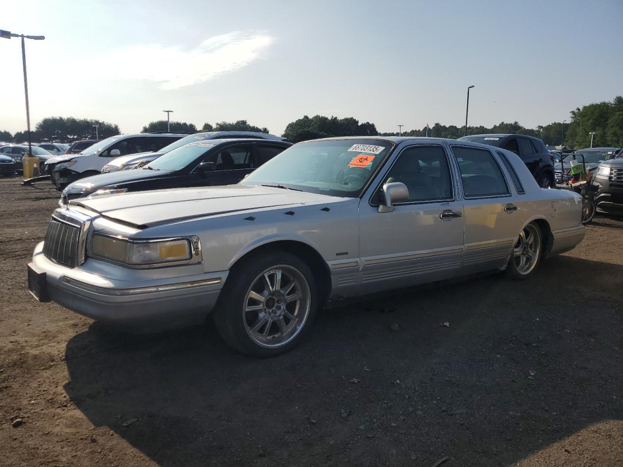 1995 Lincoln Town Car Signature Silver vin: 1LNLM82WXSY766237