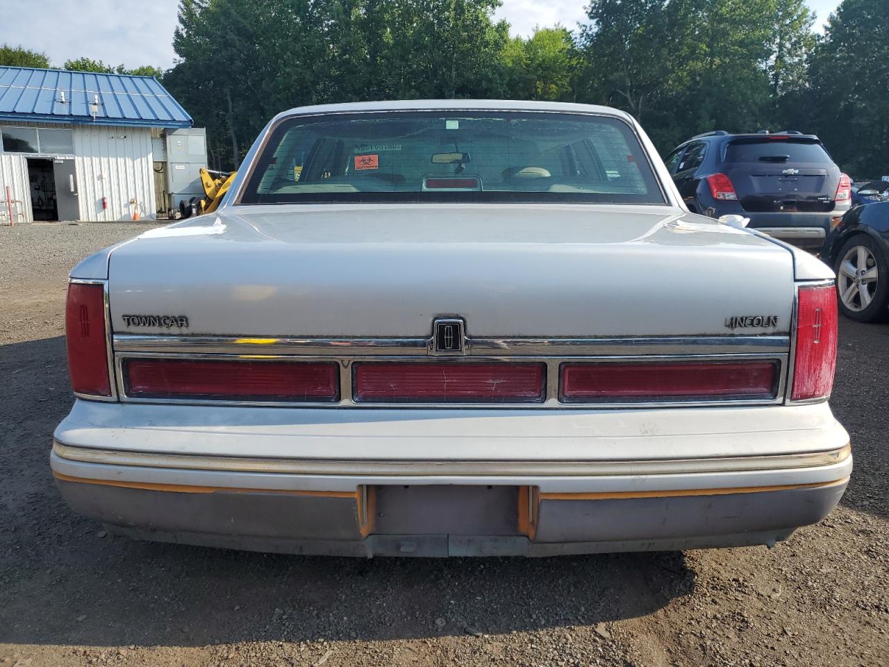 1995 Lincoln Town Car Signature Silver vin: 1LNLM82WXSY766237