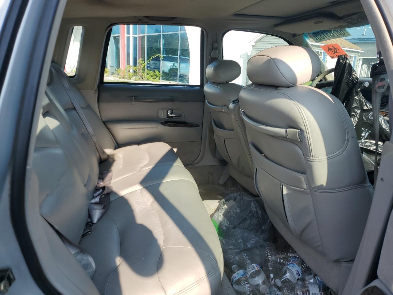1995 Lincoln Town Car Signature Silver vin: 1LNLM82WXSY766237