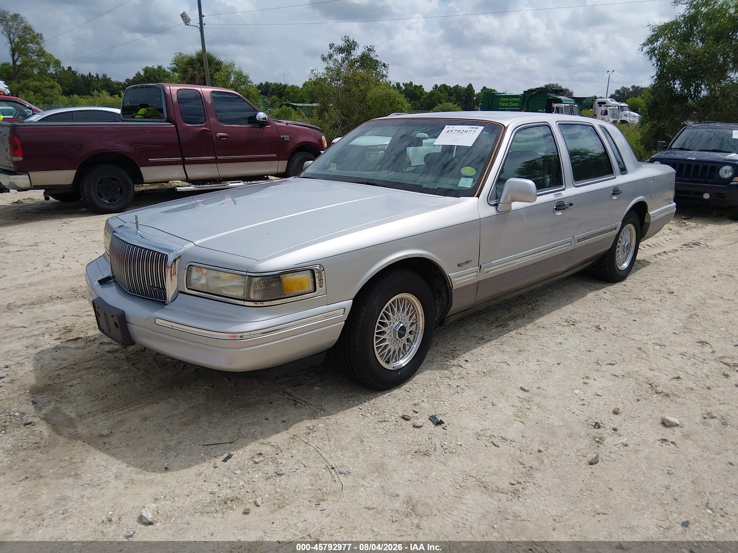 1997 Lincoln Town Car Signature Gray vin: 1LNLM82WXVY610462