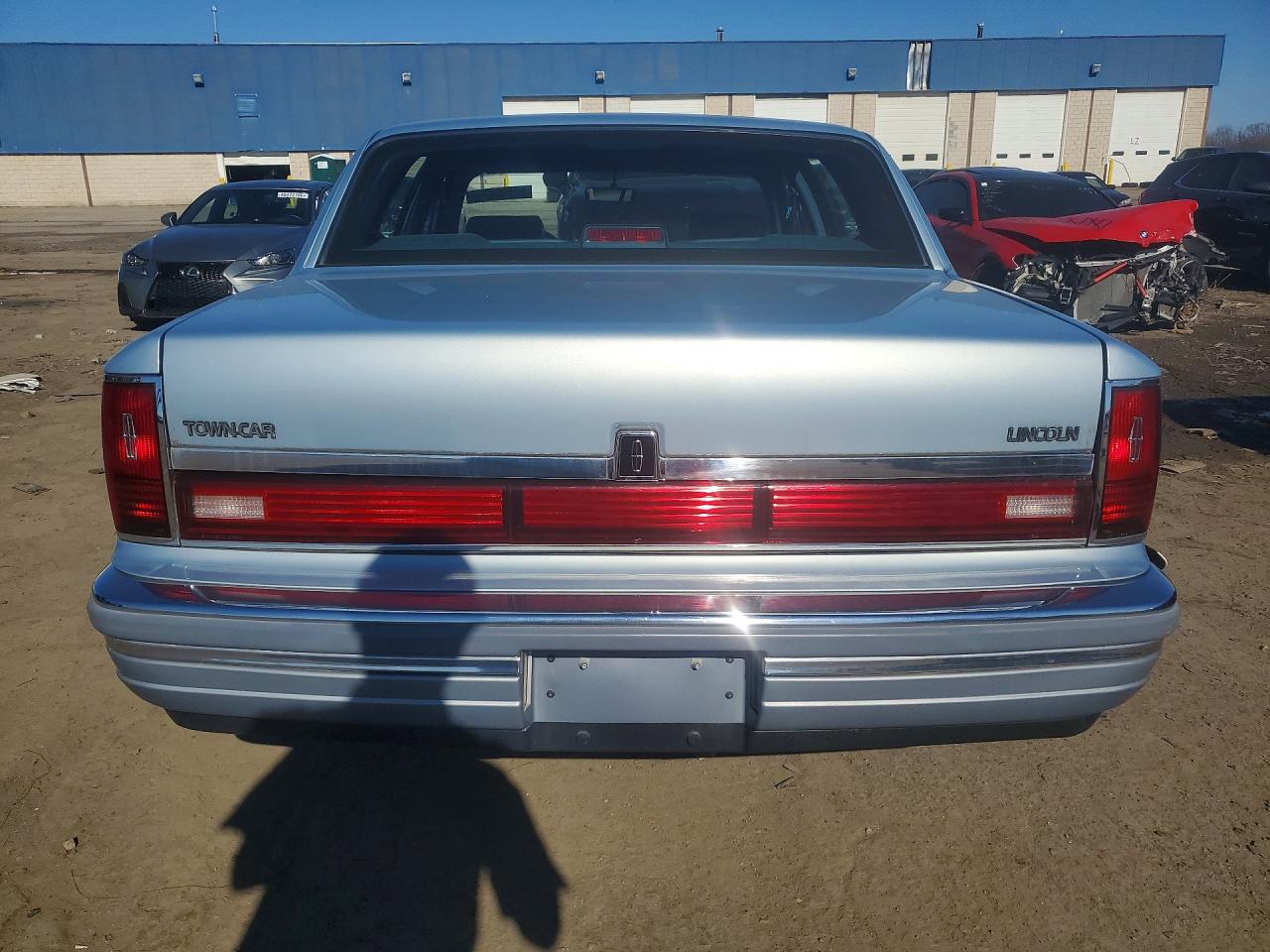 1990 Lincoln Town Car Cartier Blue vin: 1LNLM83F1LY646813