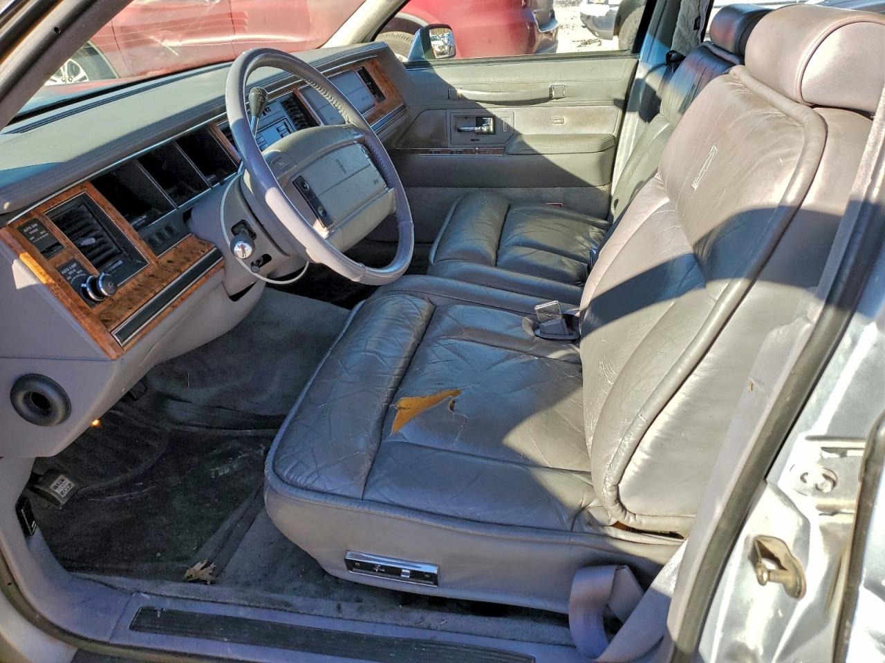 1993 Lincoln Town Car Cartier Blue vin: 1LNLM83W2PY674187