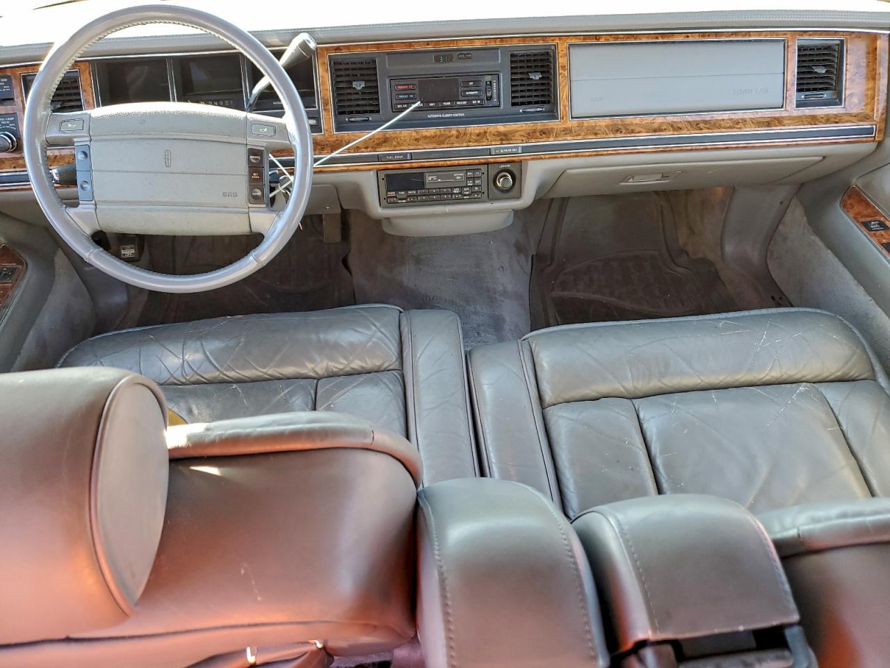 1993 Lincoln Town Car Cartier Blue vin: 1LNLM83W2PY674187