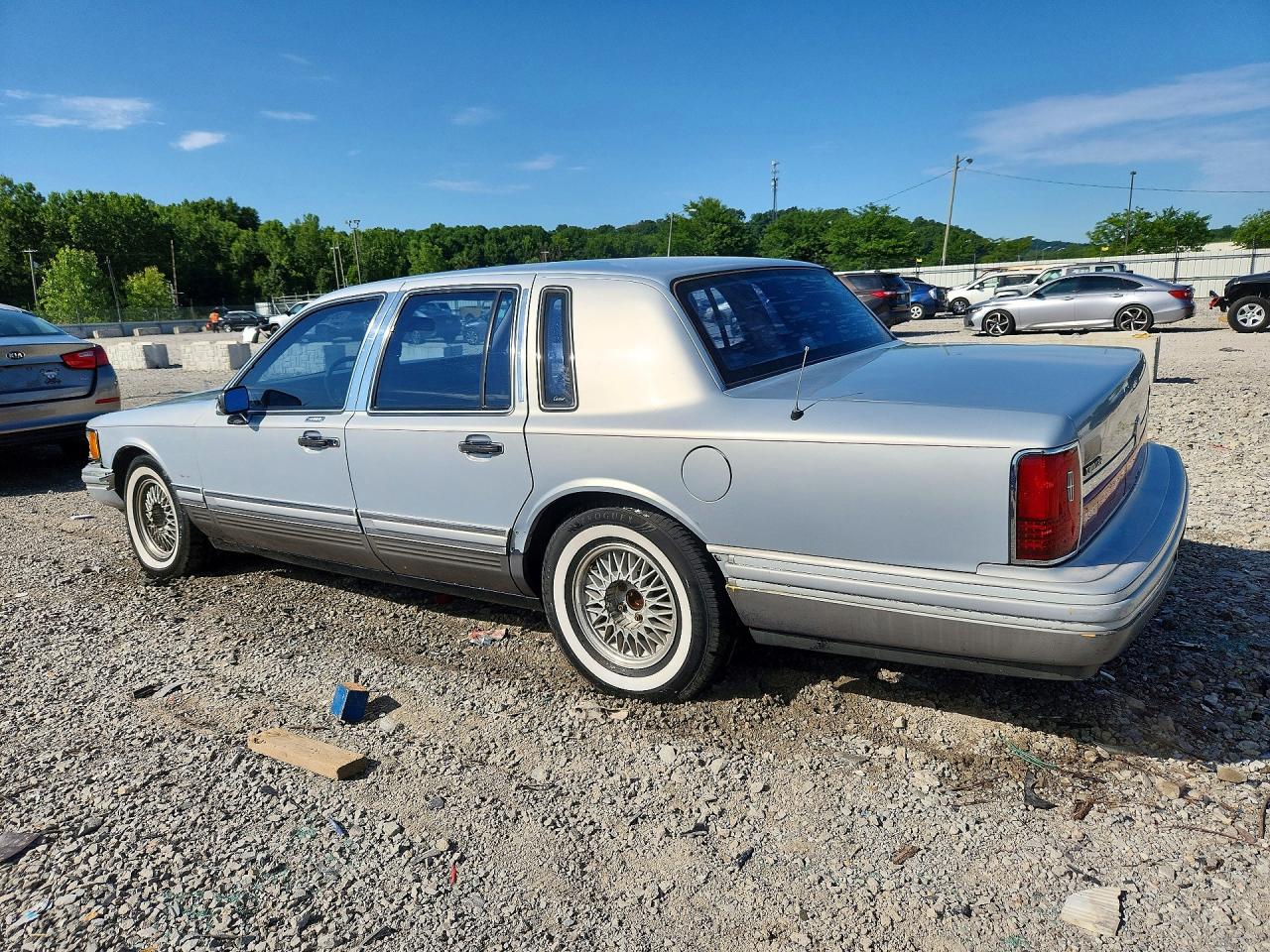 1993 Lincoln Town Car Cartier Silver vin: 1LNLM83W2PY682452